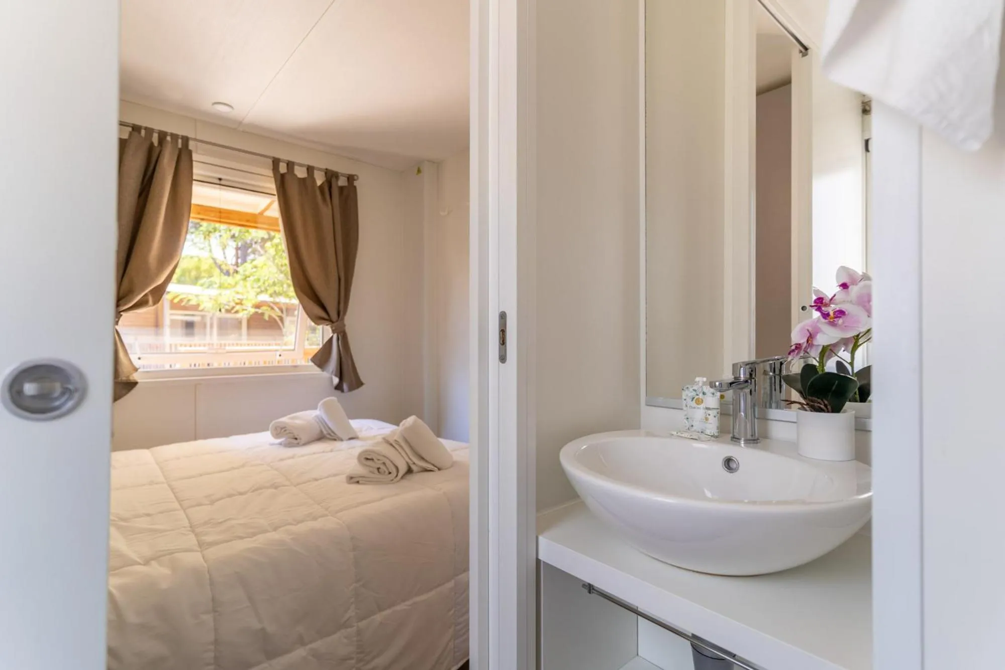 Bathroom, Bed in Club del Sole Orbetello Family Collection