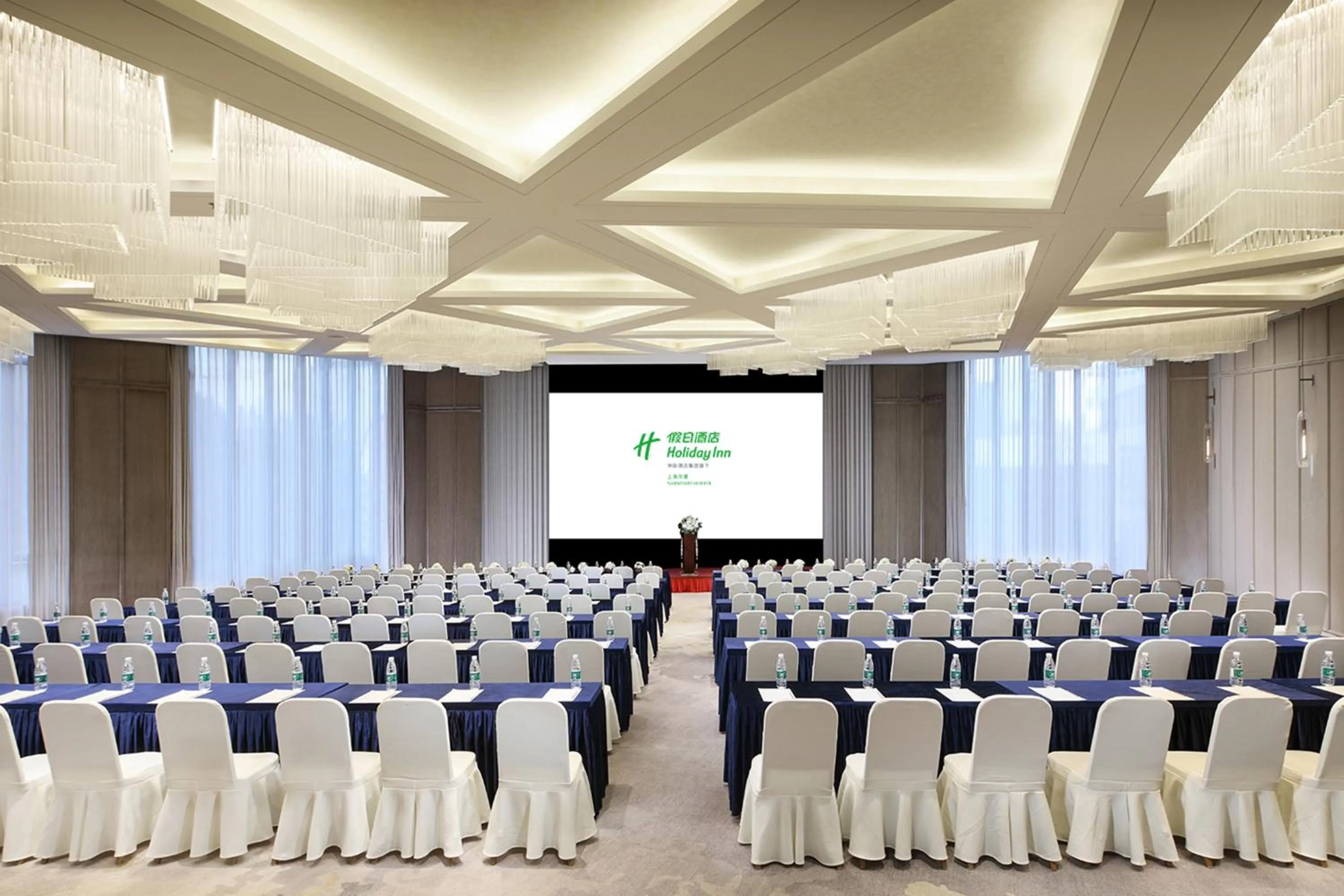 Meeting/conference room in Holiday Inn Shanghai Huaxia by IHG - overlooking city scenery at Sky View Restaurant