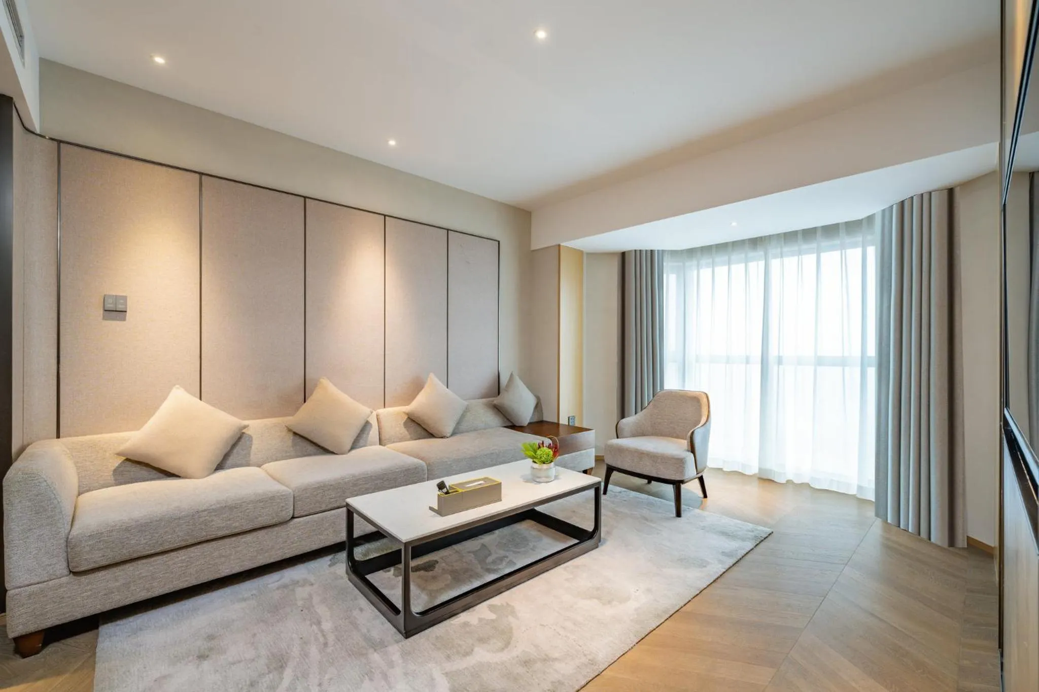 Photo of the whole room in Holiday Inn Shanghai Huaxia by IHG - overlooking city scenery at Sky View Restaurant