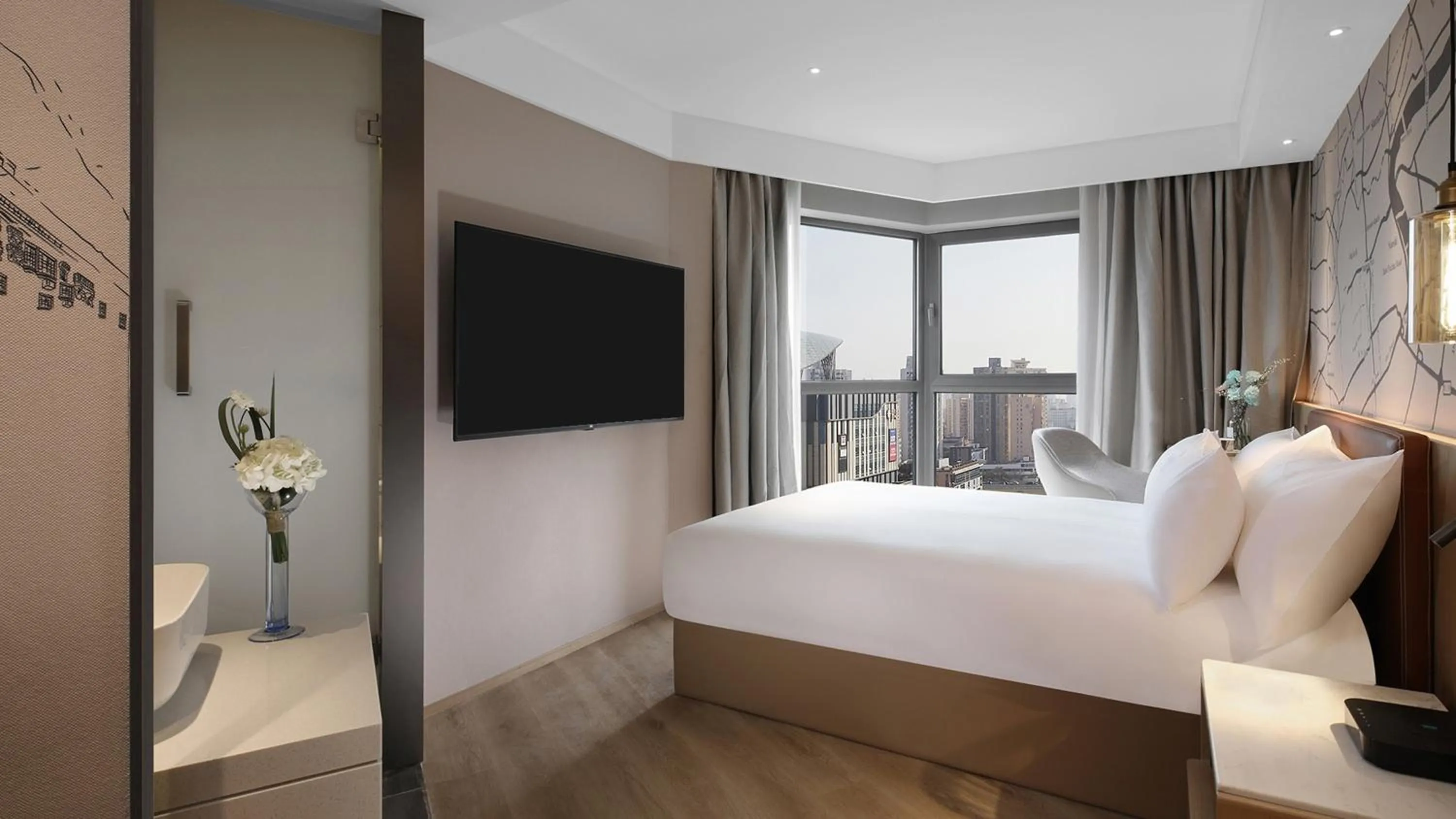 Photo of the whole room, Bed in Holiday Inn Shanghai Huaxia by IHG - overlooking city scenery at Sky View Restaurant