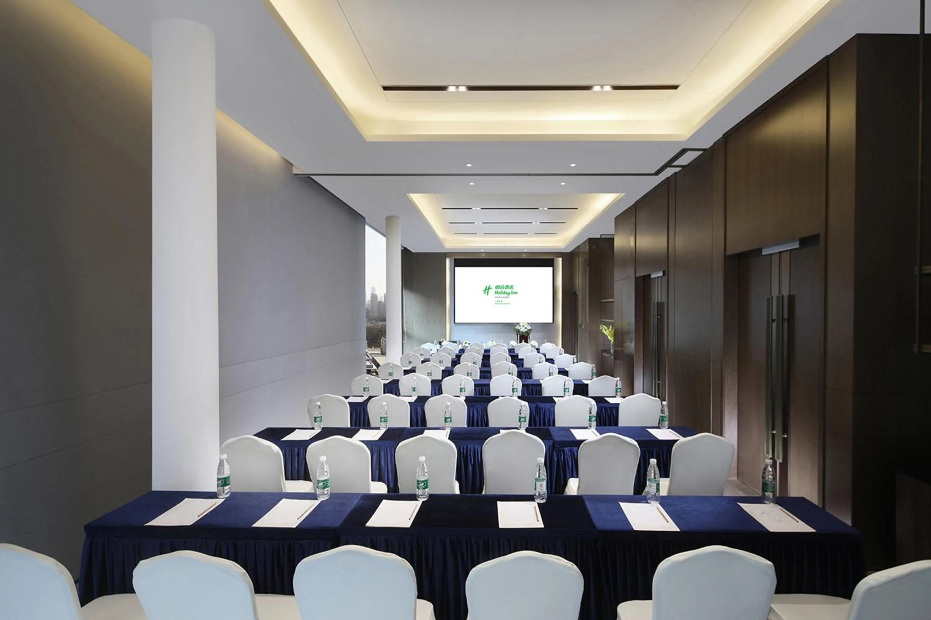 Meeting/conference room in Holiday Inn Shanghai Huaxia by IHG - overlooking city scenery at Sky View Restaurant