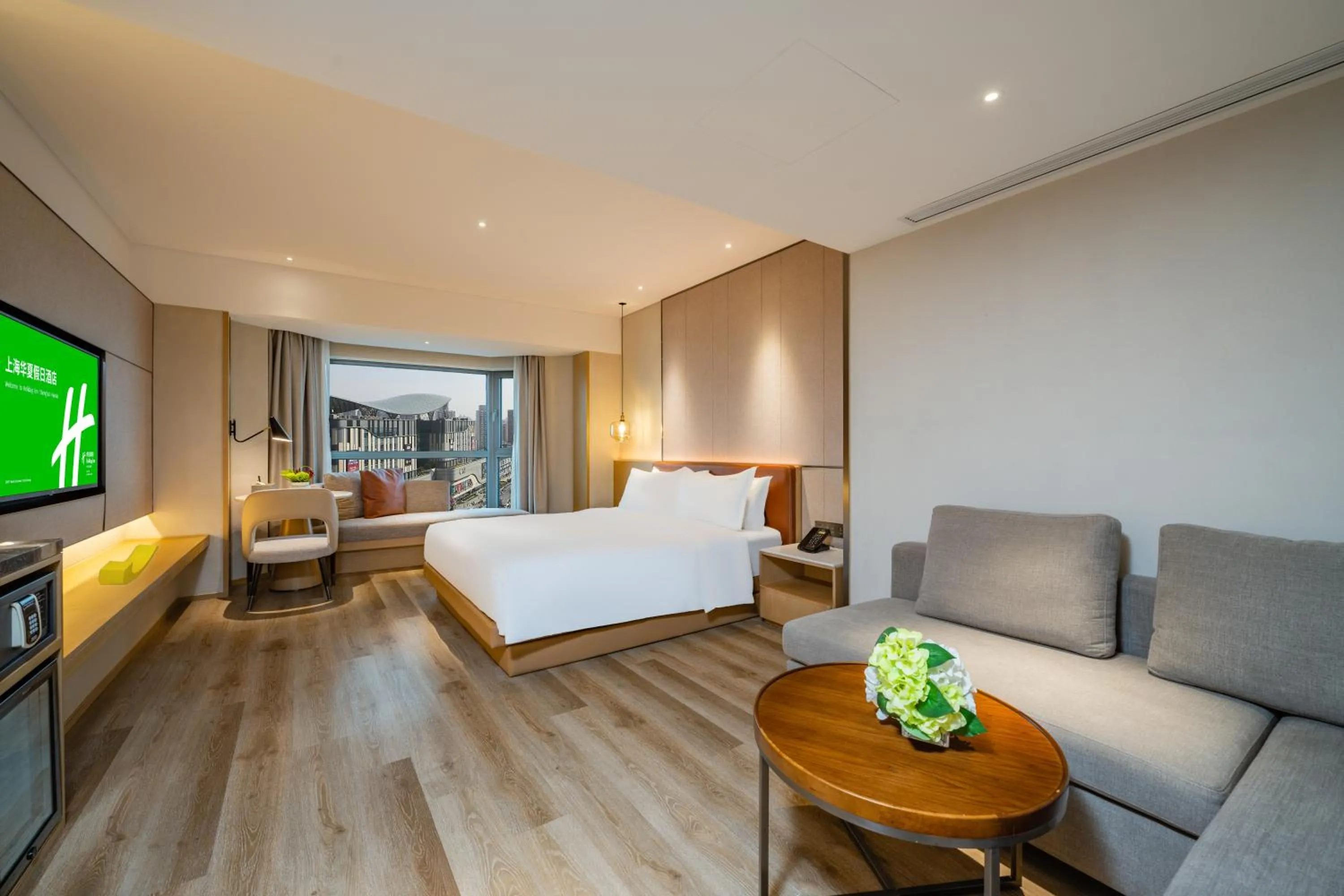 Bedroom, Bed in Holiday Inn Shanghai Huaxia by IHG - overlooking city scenery at Sky View Restaurant