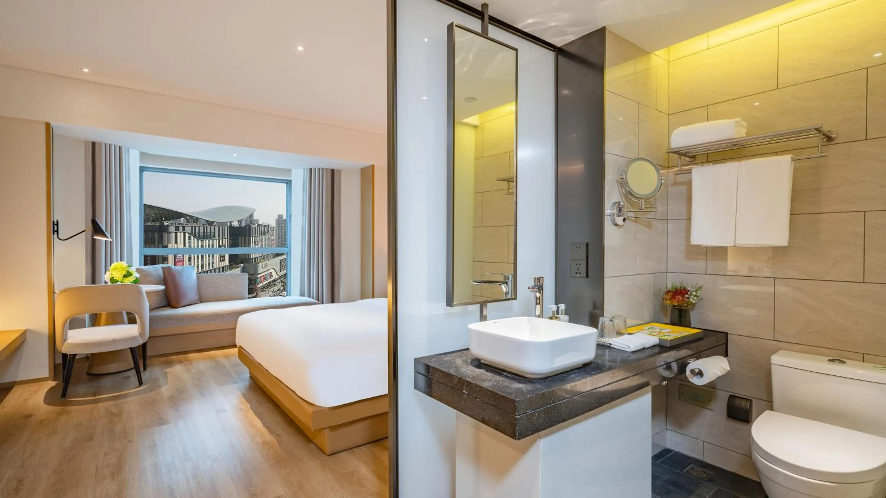 Bathroom, Bed in Holiday Inn Shanghai Huaxia by IHG