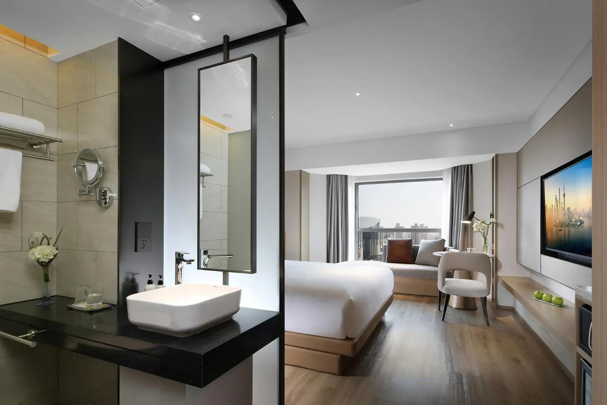 Property building, Bed in Holiday Inn Shanghai Huaxia by IHG - overlooking city scenery at Sky View Restaurant Property building, Bed in Holiday Inn Shanghai Huaxia by IHG - overlooking city scenery at Sky View Restaurant