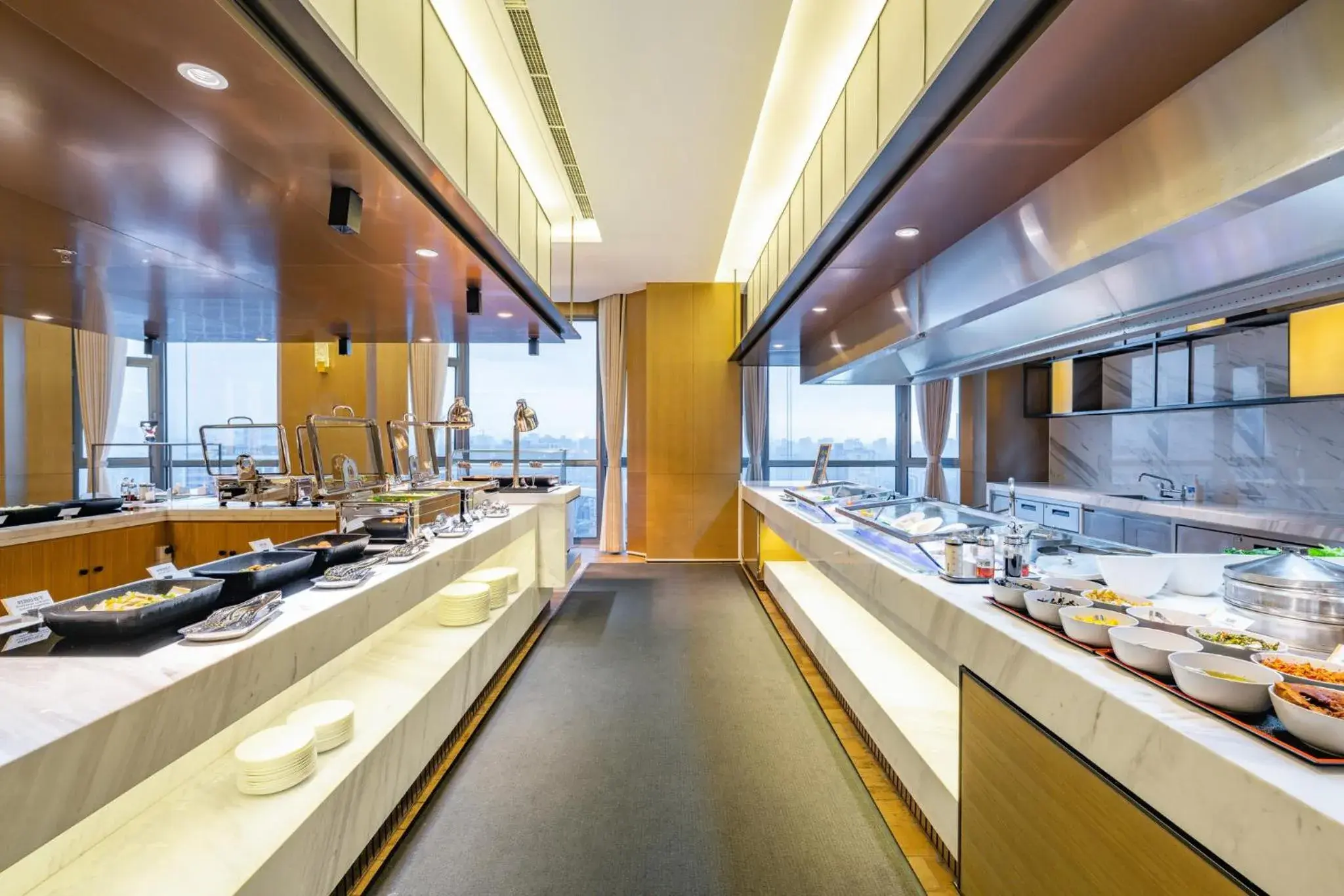 Restaurant/places to eat in Holiday Inn Shanghai Huaxia by IHG - overlooking city scenery at Sky View Restaurant Restaurant/places to eat in Holiday Inn Shanghai Huaxia by IHG - overlooking city scenery at Sky View Restaurant