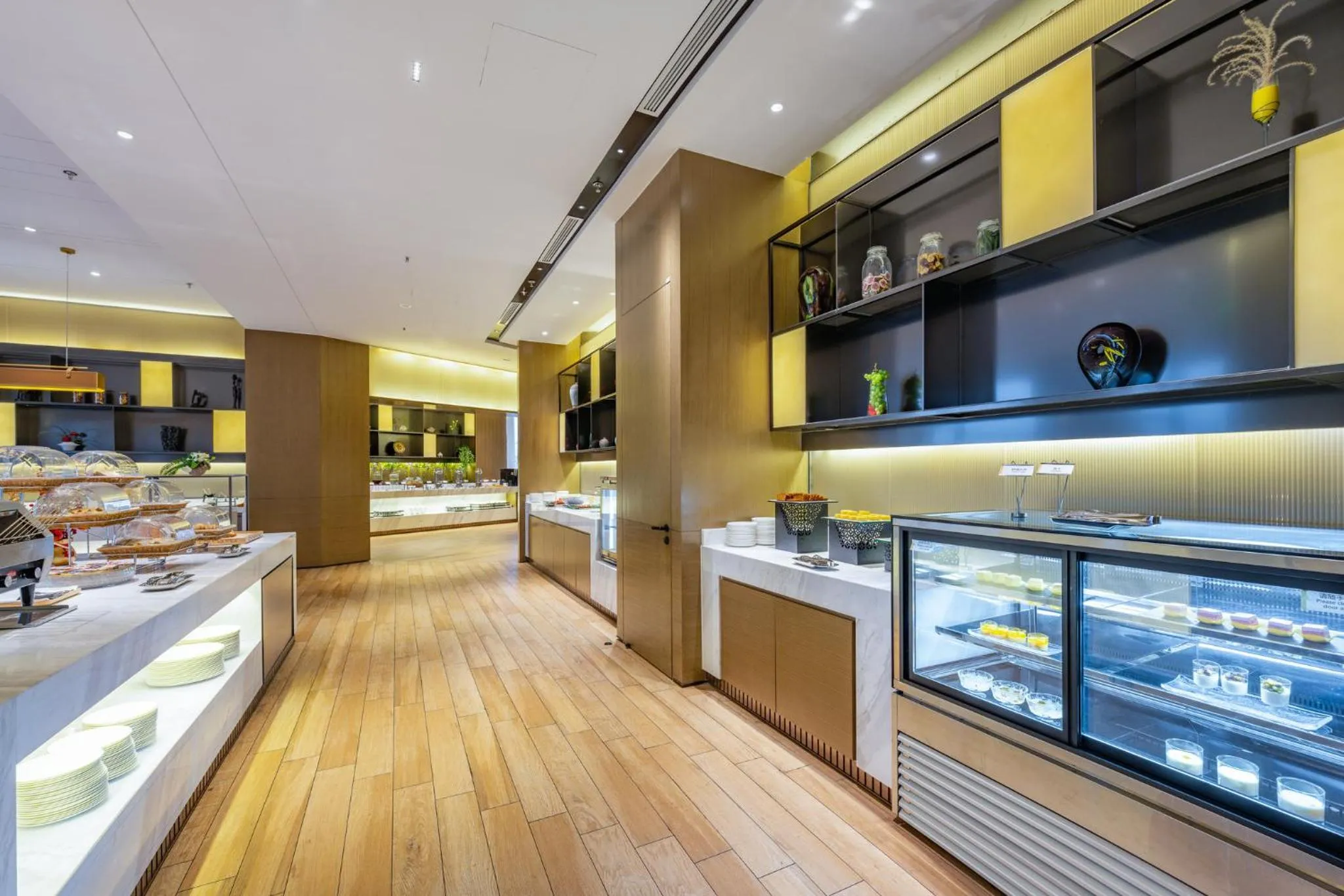 Restaurant/places to eat in Holiday Inn Shanghai Huaxia by IHG - overlooking city scenery at Sky View Restaurant