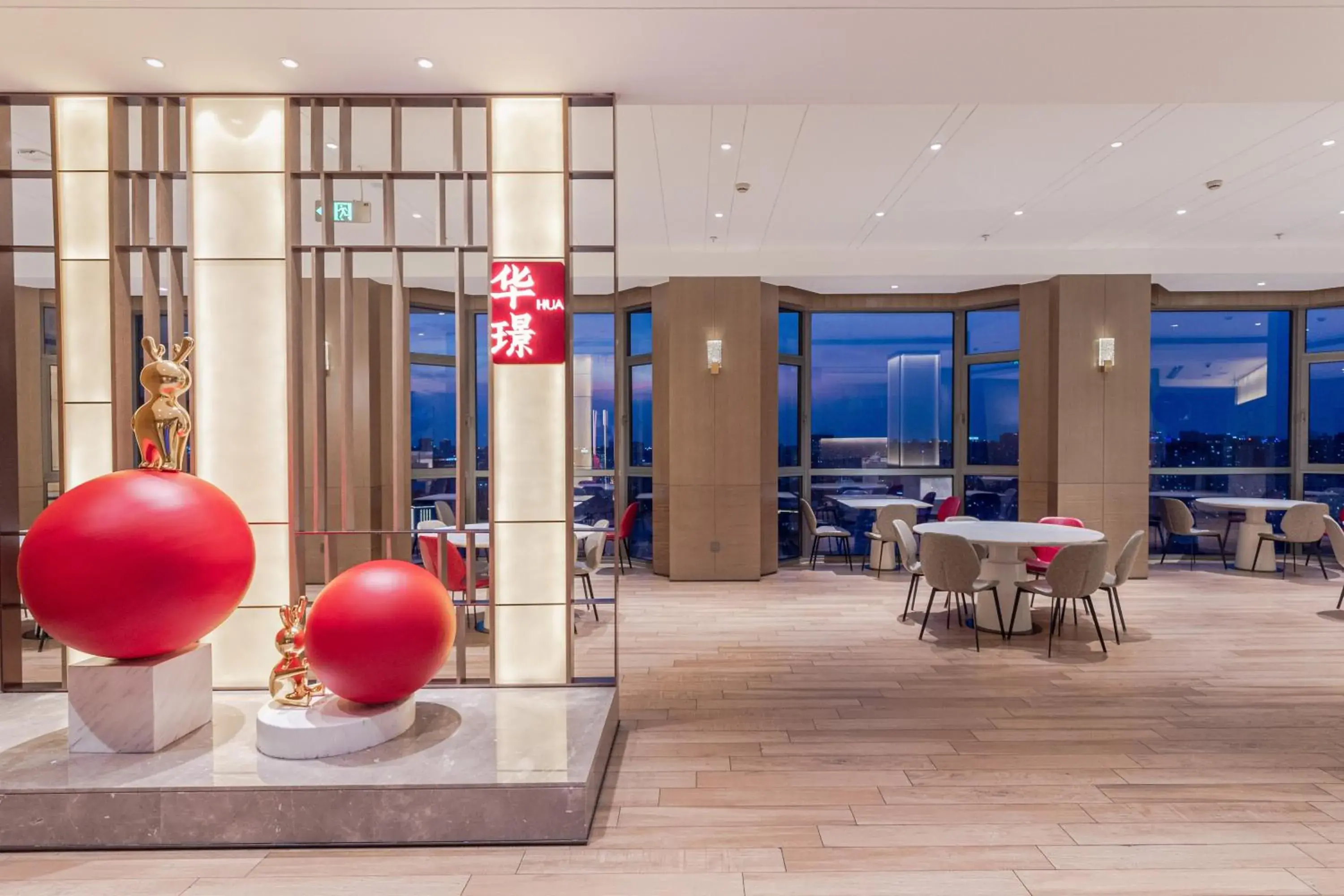 Restaurant/places to eat in Holiday Inn Shanghai Huaxia by IHG Restaurant/places to eat in Holiday Inn Shanghai Huaxia by IHG