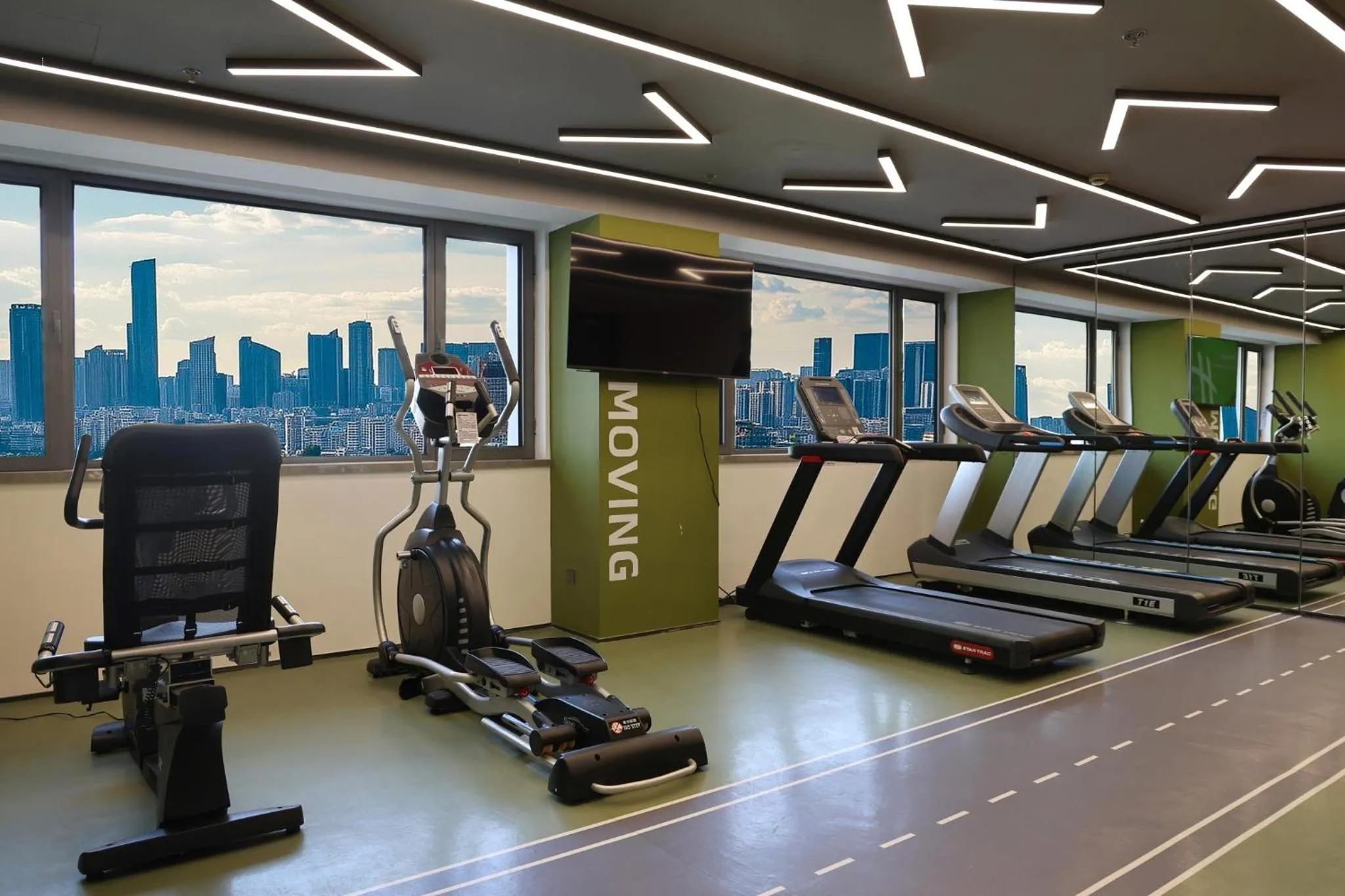 Fitness centre/facilities in Holiday Inn Shanghai Huaxia by IHG - overlooking city scenery at Sky View Restaurant