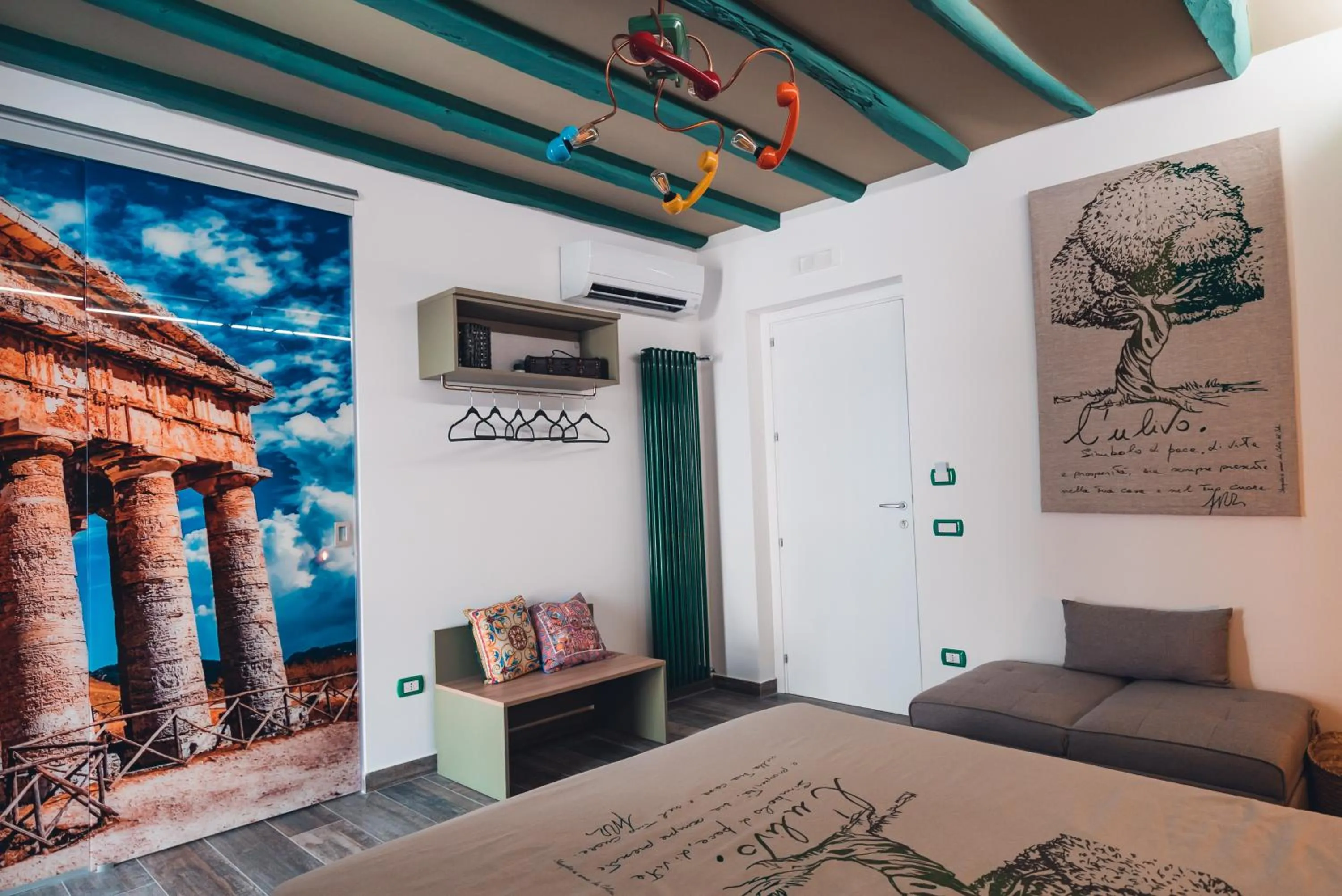 Bedroom, Bed in macchia mediterranea