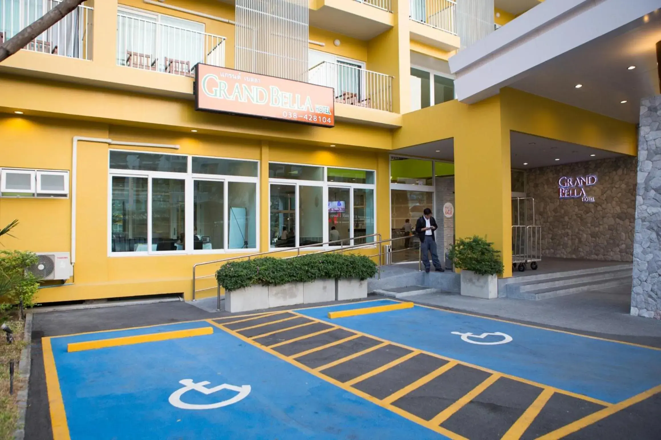 Facade/entrance in Grand Bella Facade/entrance in Grand Bella