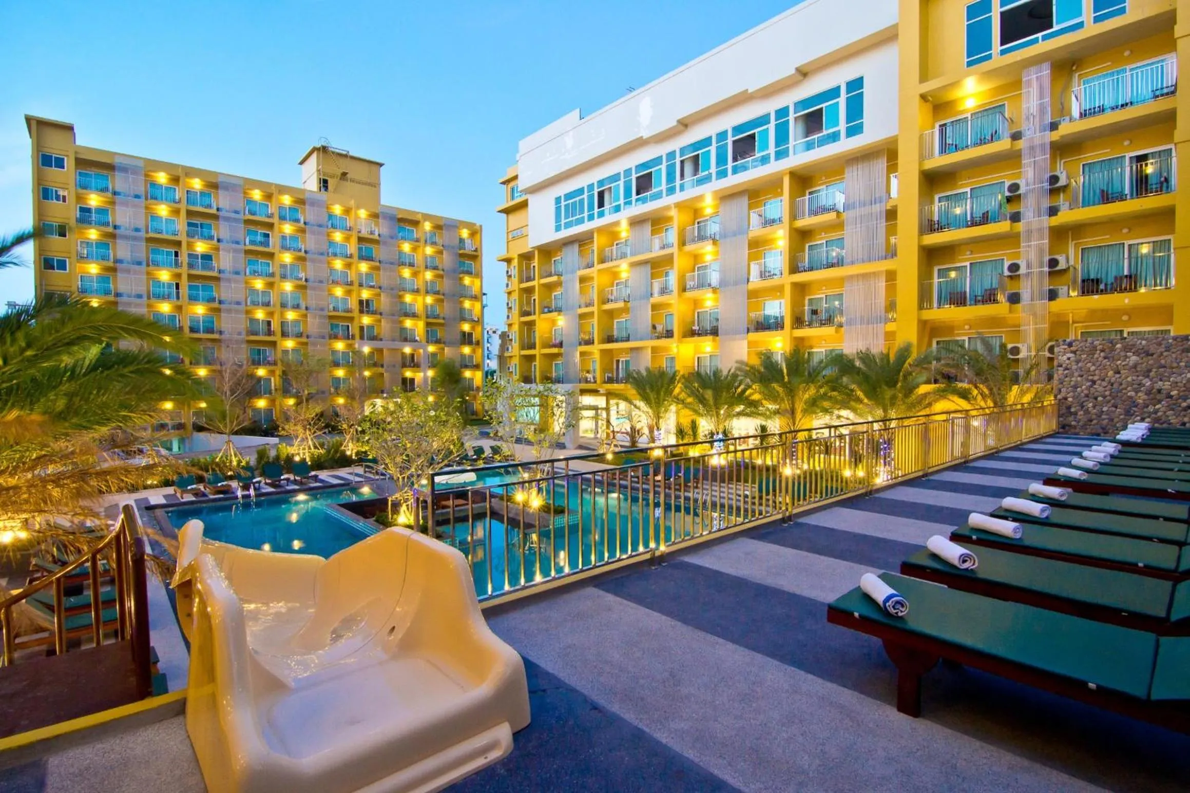 Swimming pool in Grand Bella