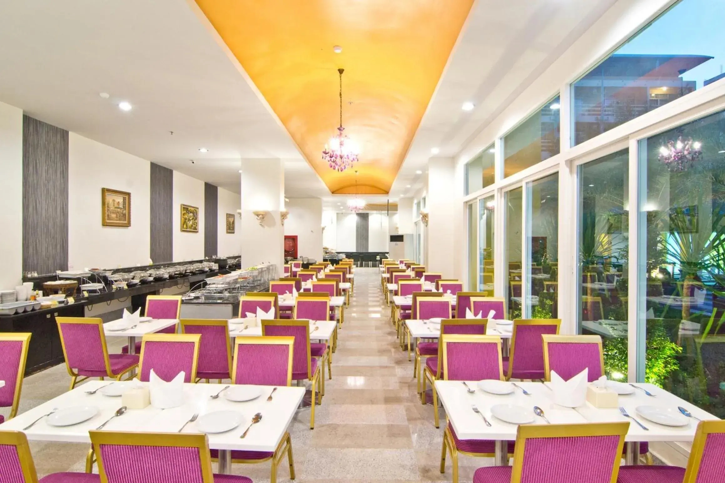 Restaurant/places to eat in Grand Bella Restaurant/places to eat in Grand Bella