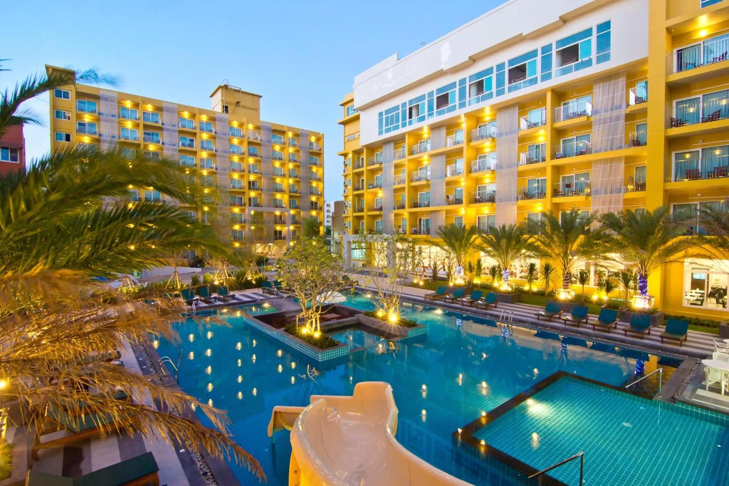 Swimming pool in Grand Bella