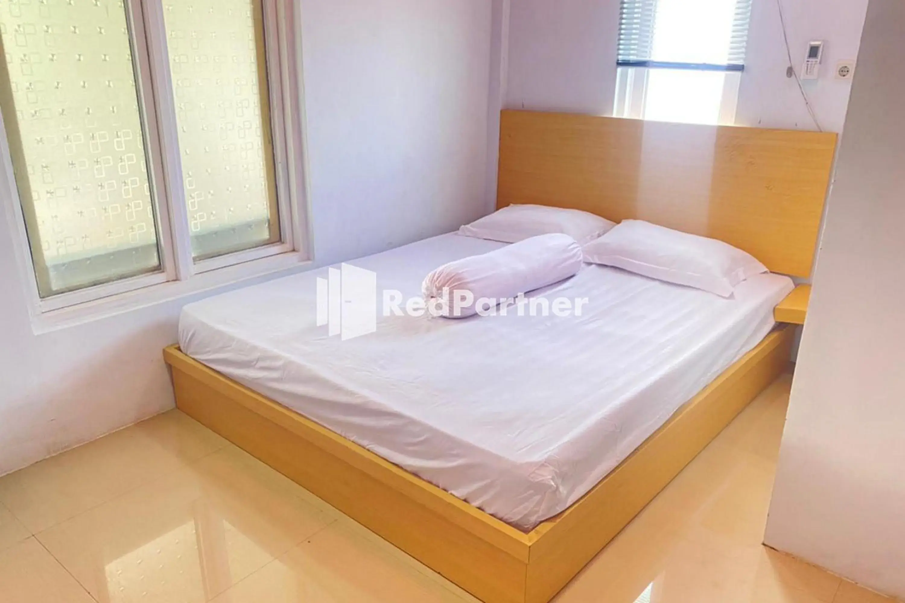 Bed in Homestay Syariah Callista Bantaeng Mitra RedDoorz Bed in Homestay Syariah Callista Bantaeng Mitra RedDoorz