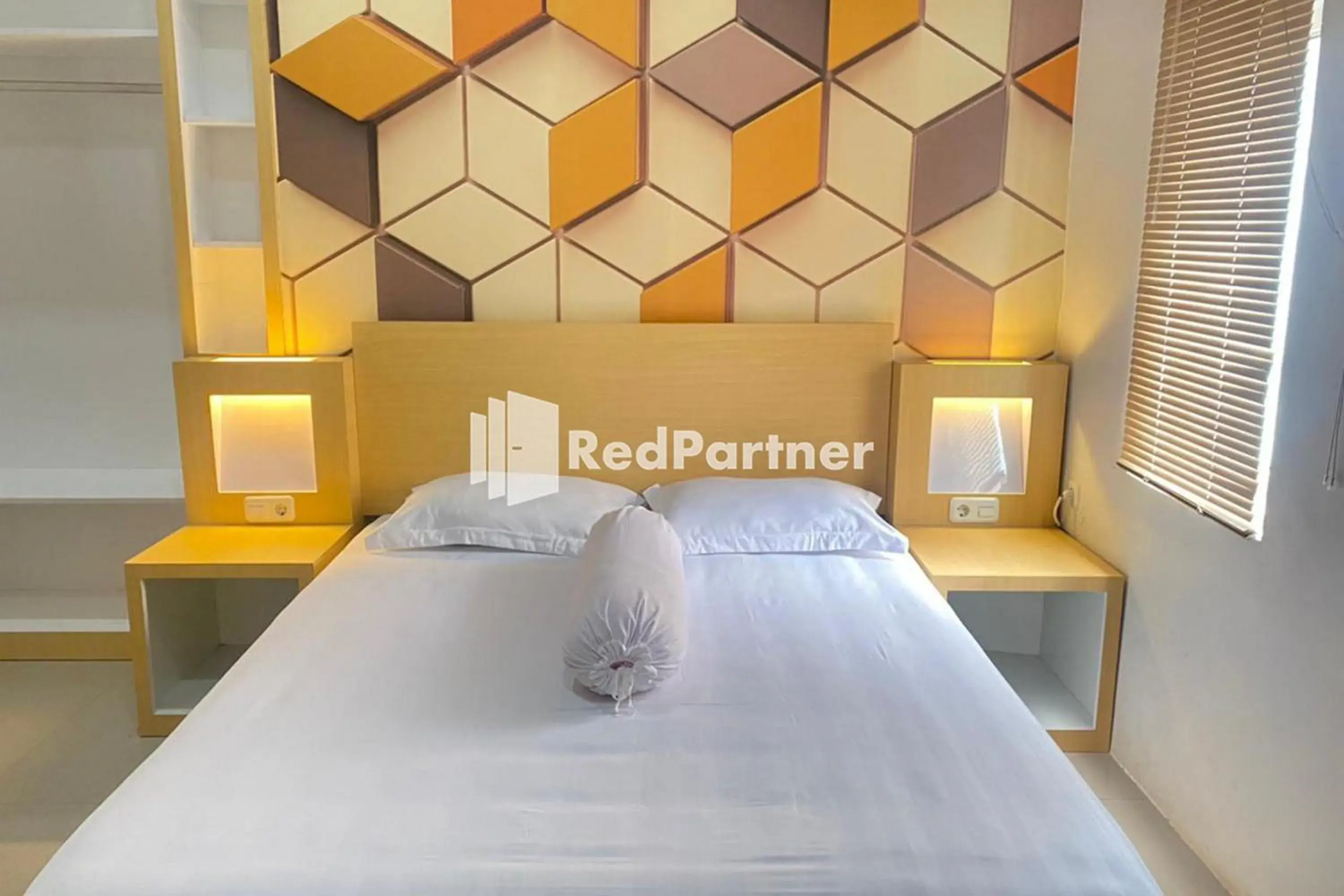 Bed in Homestay Syariah Callista Bantaeng Mitra RedDoorz Bed in Homestay Syariah Callista Bantaeng Mitra RedDoorz