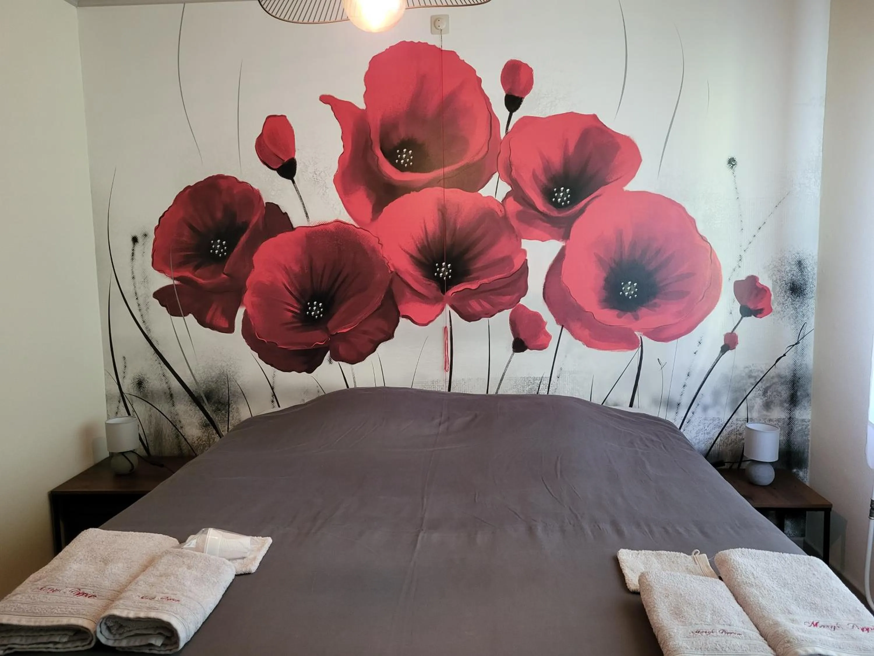 Property building, Bed in Mary's Poppies - Bed & Breakfast