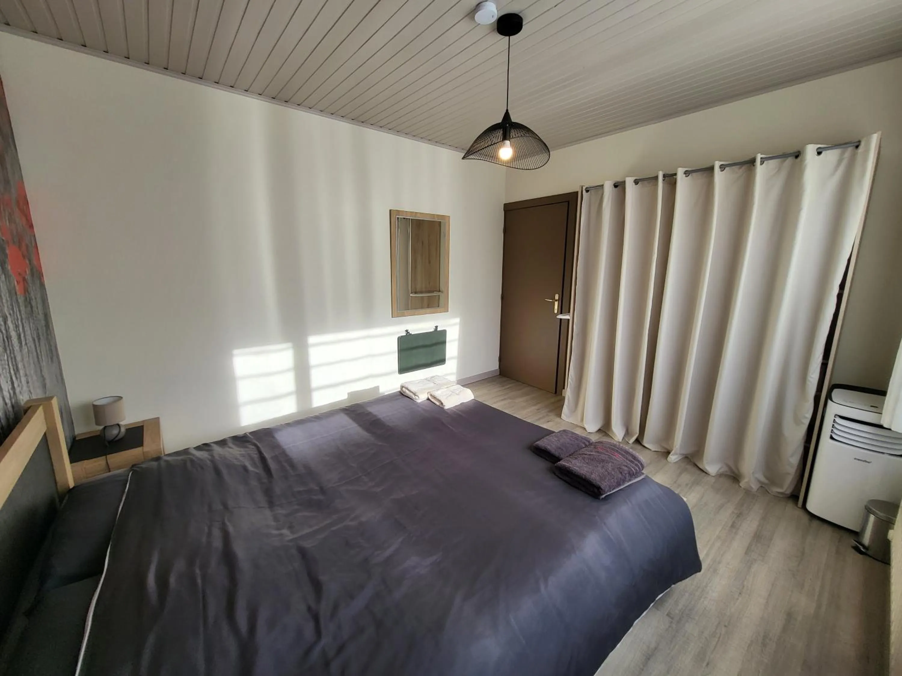 Bed in Mary's Poppies - Bed & Breakfast