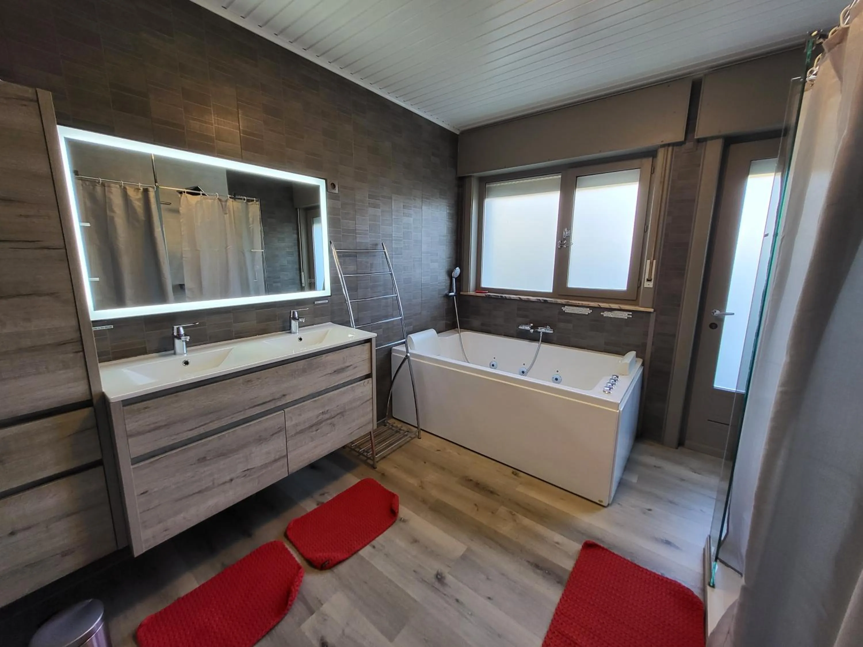 Bathroom in Mary's Poppies - Bed & Breakfast