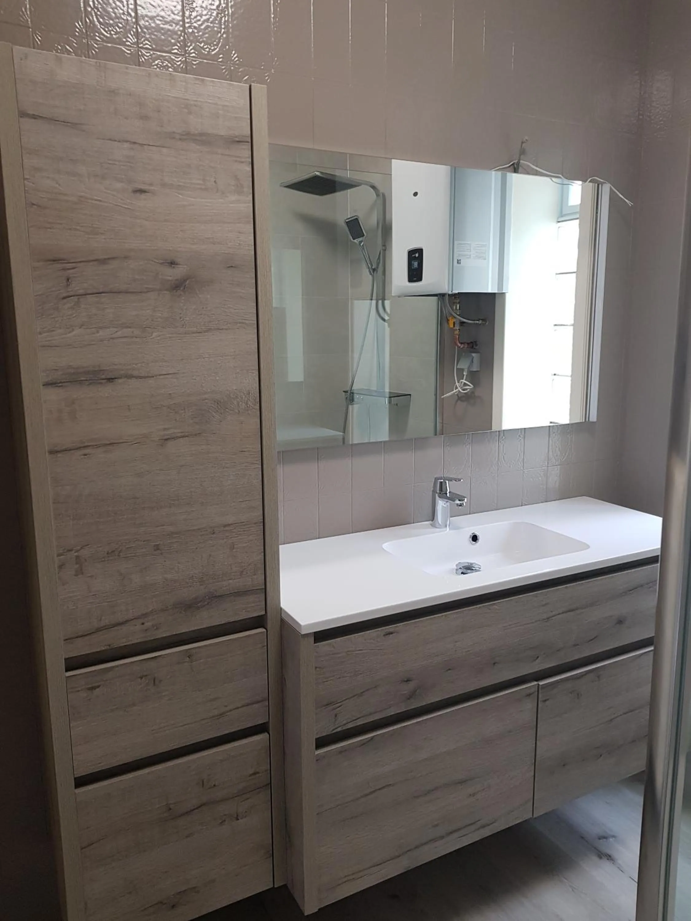 Bathroom in Mary's Poppies - Bed & Breakfast