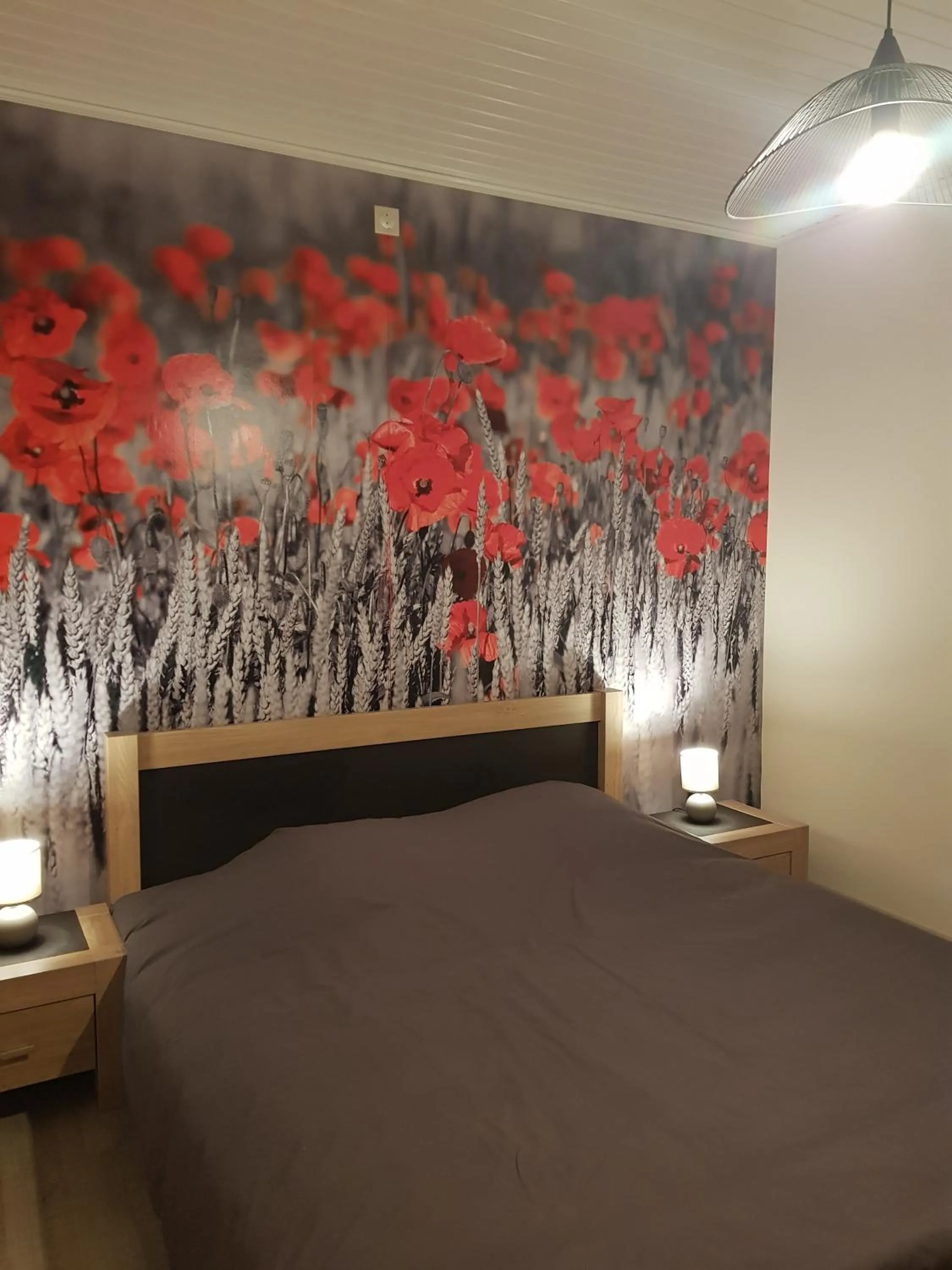 Bed in Mary's Poppies - Bed & Breakfast