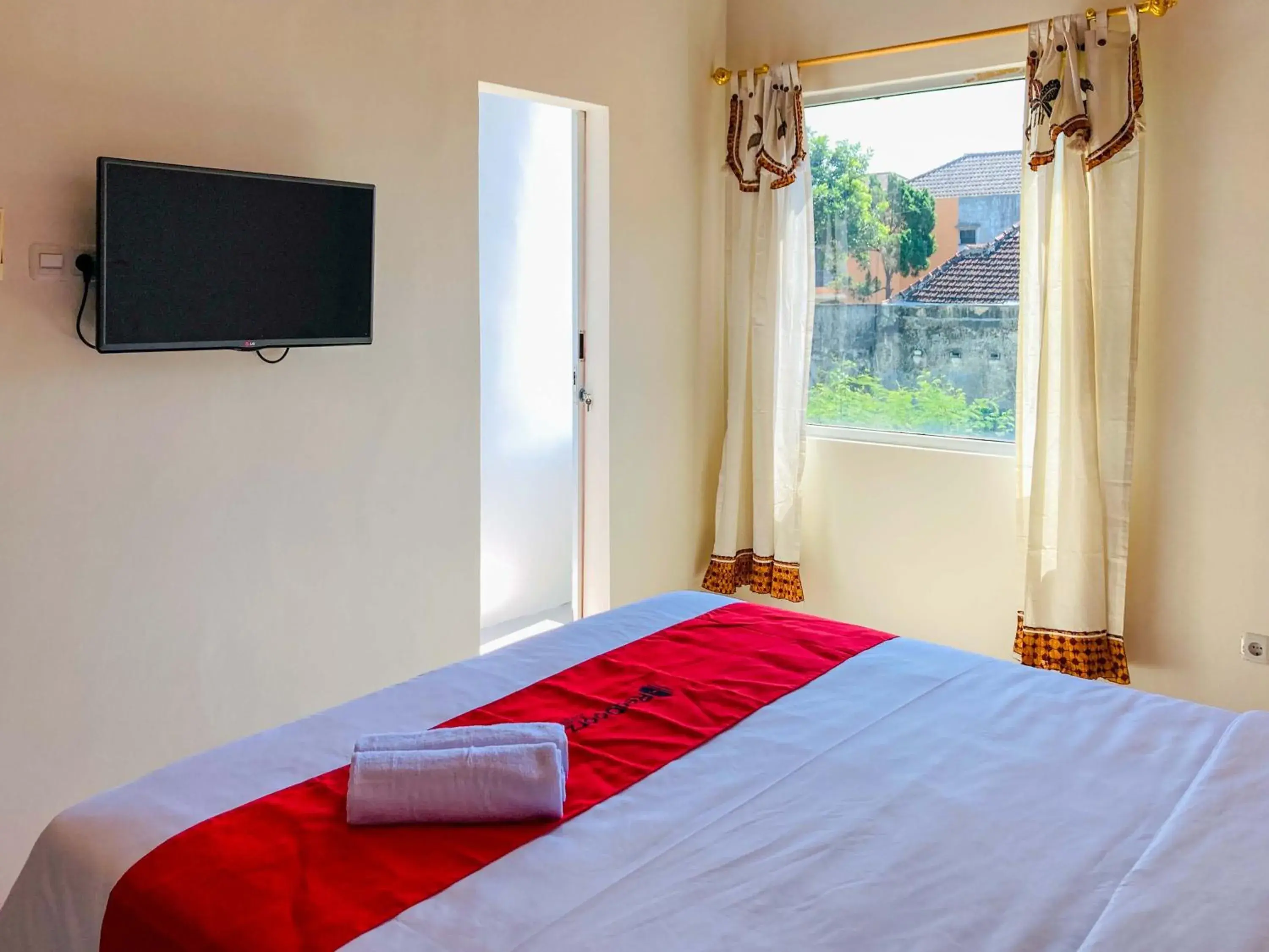 Bed in RedDoorz near Lippo Mall Yogyakarta Bed in RedDoorz near Lippo Mall Yogyakarta