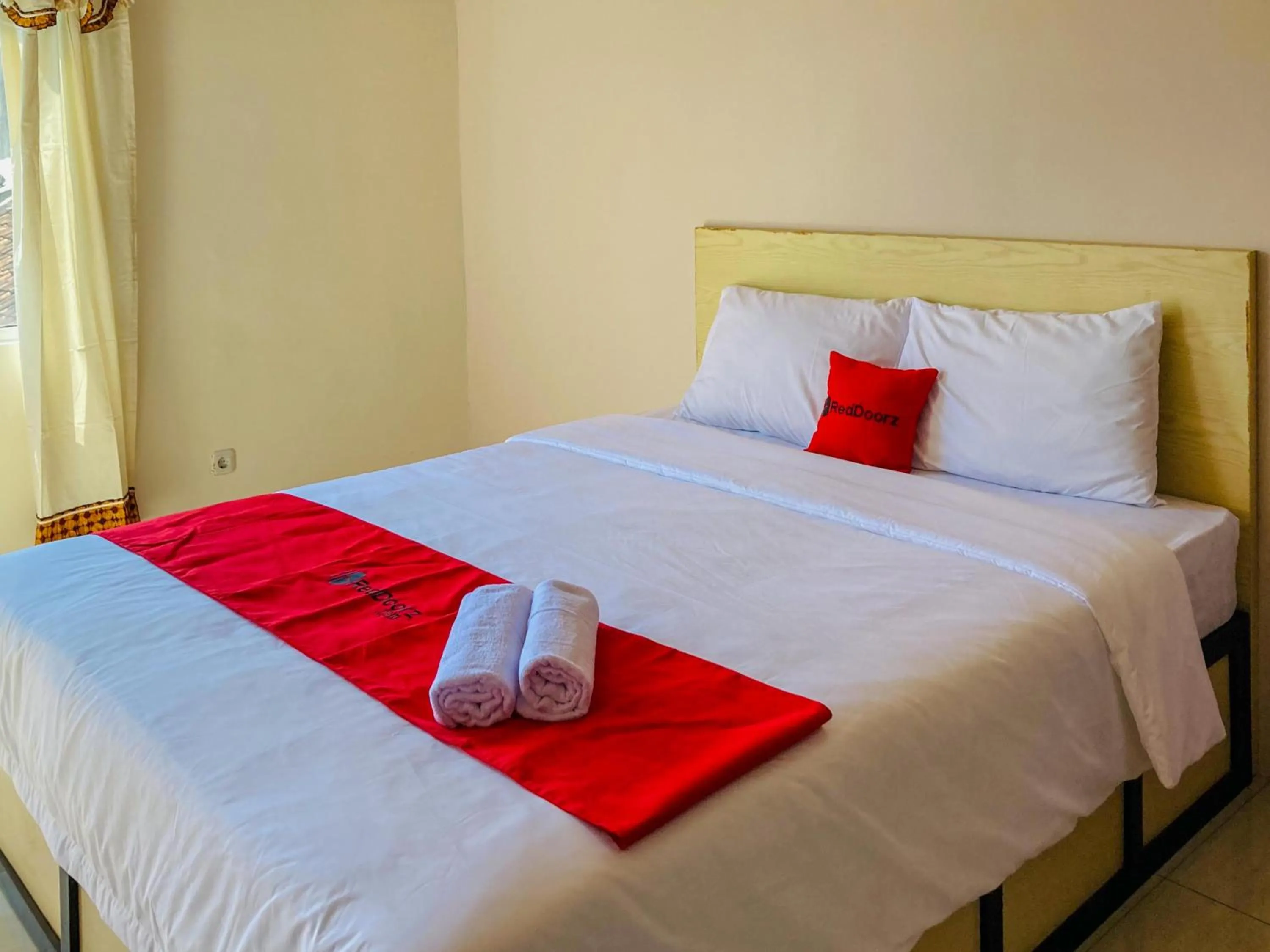 Bed in RedDoorz near Lippo Mall Yogyakarta