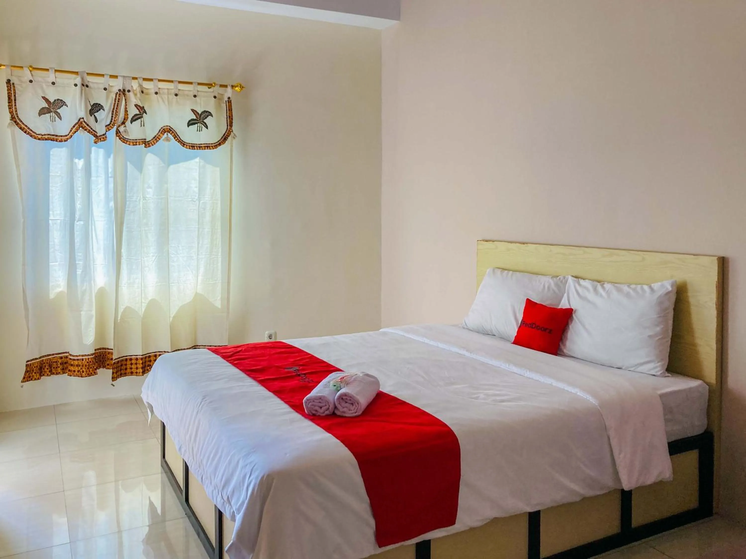 Bed in RedDoorz near Lippo Mall Yogyakarta