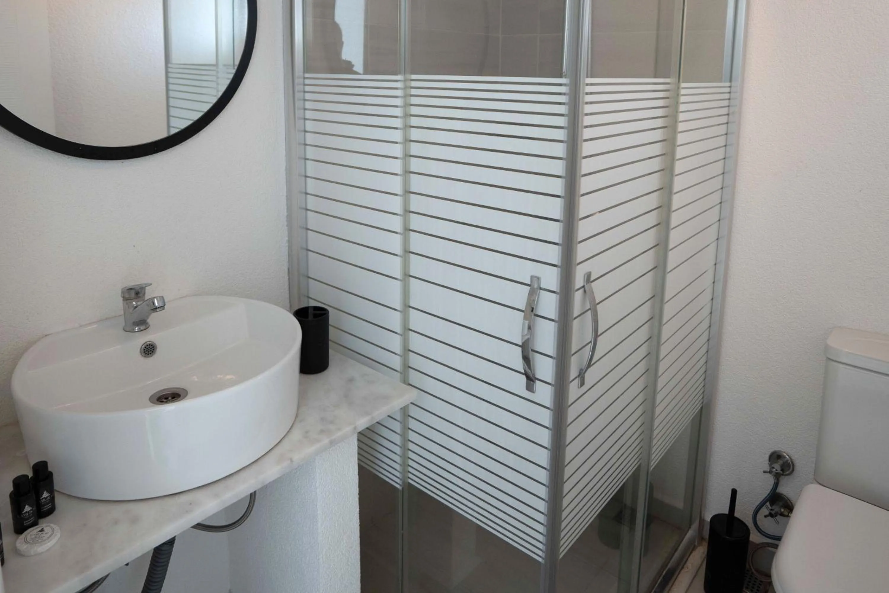 Shower in Çamlık 87 Hotel Ayvalık