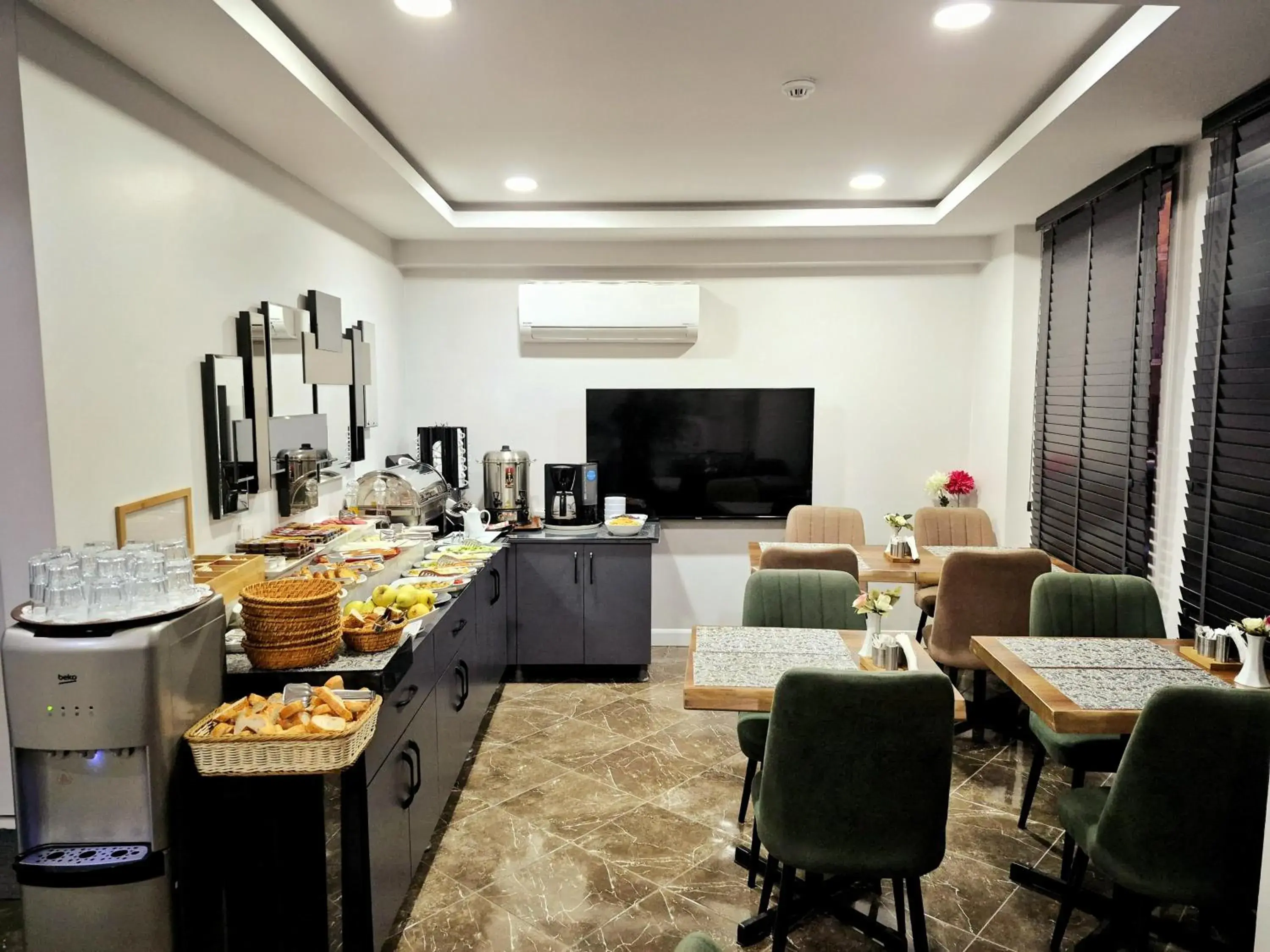 Restaurant/places to eat in Cape Palace Hotel Restaurant/places to eat in Cape Palace Hotel