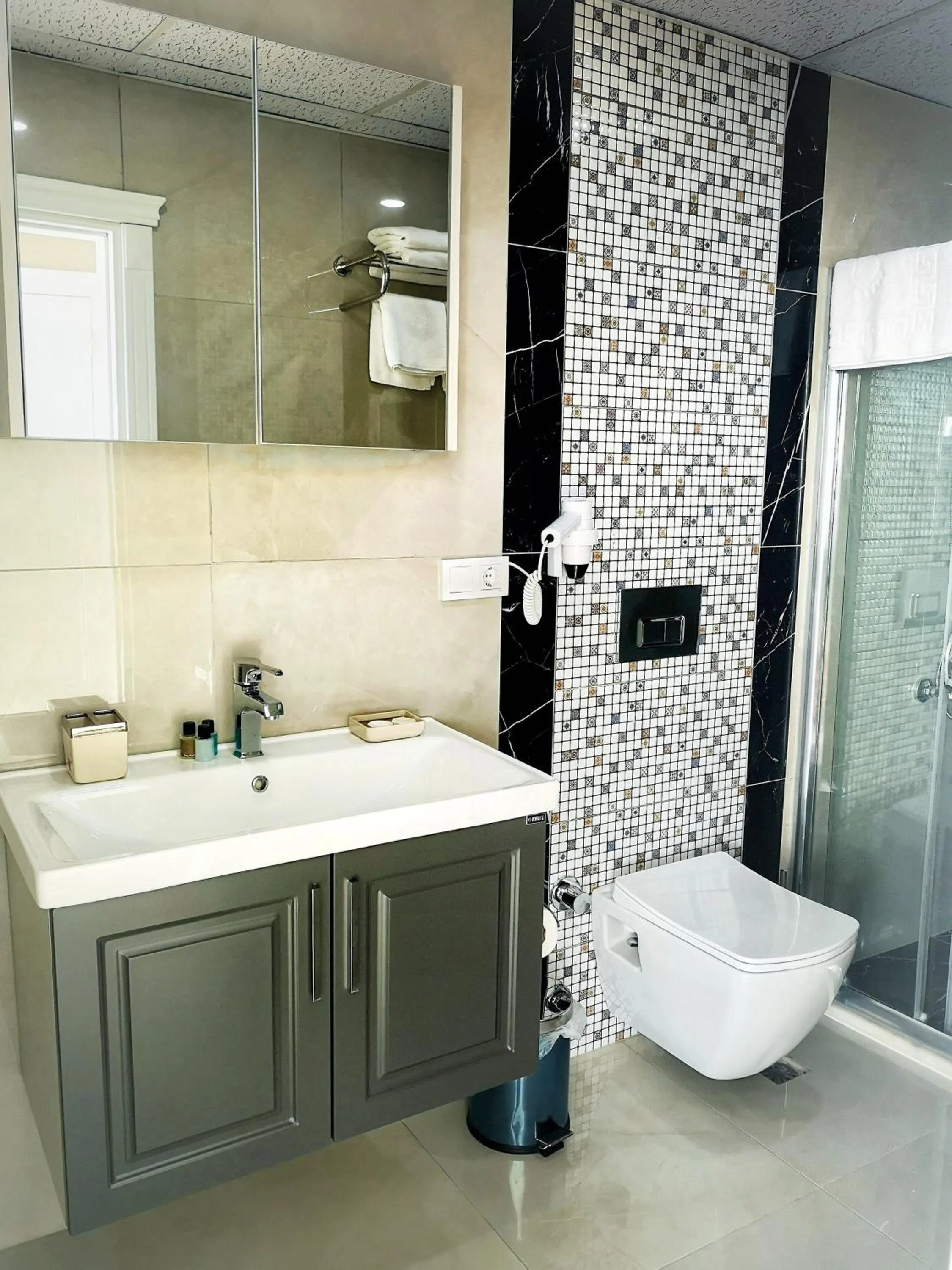 Shower in Cape Palace Hotel