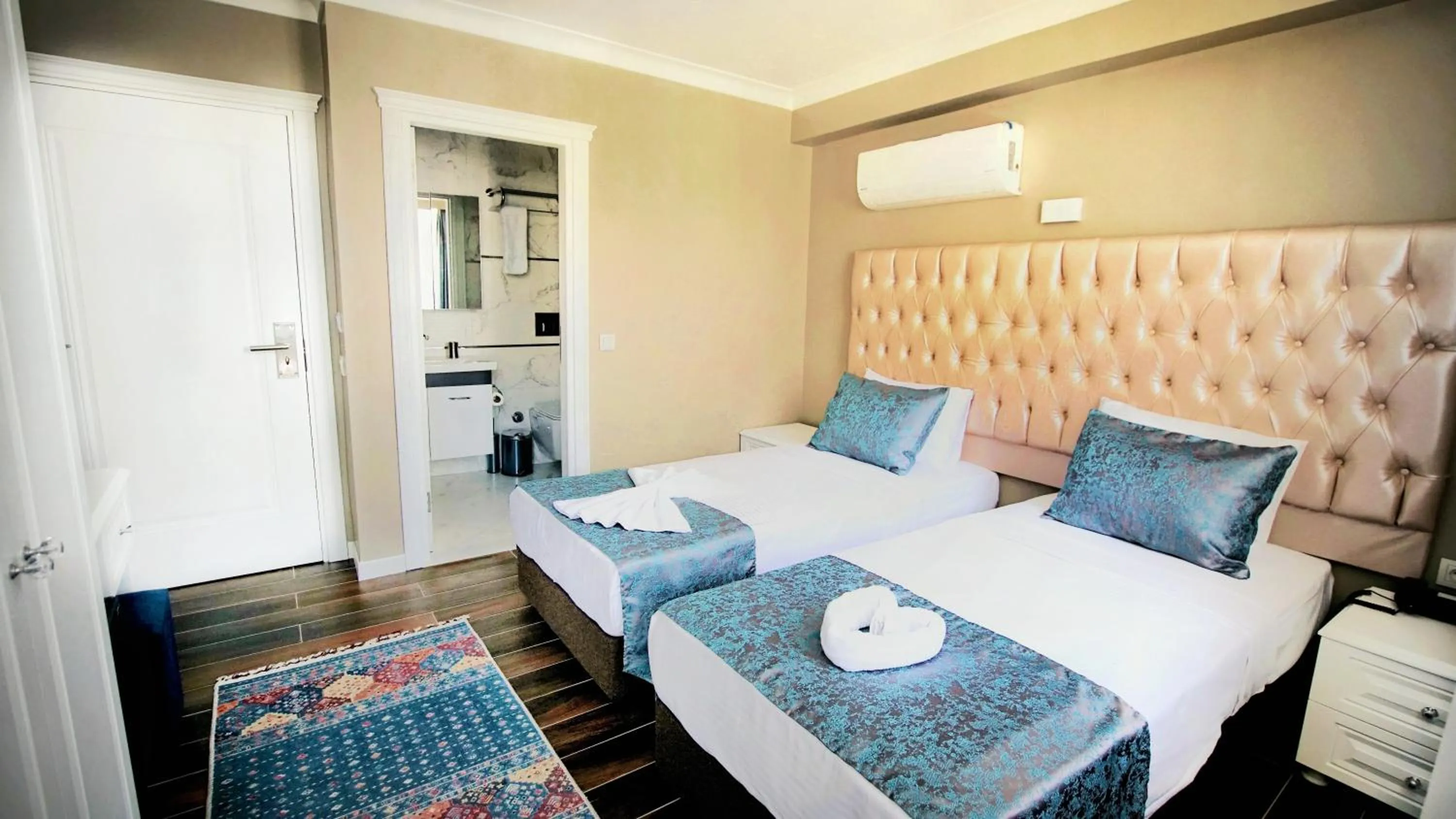 Toilet, Bed in Cape Palace Hotel