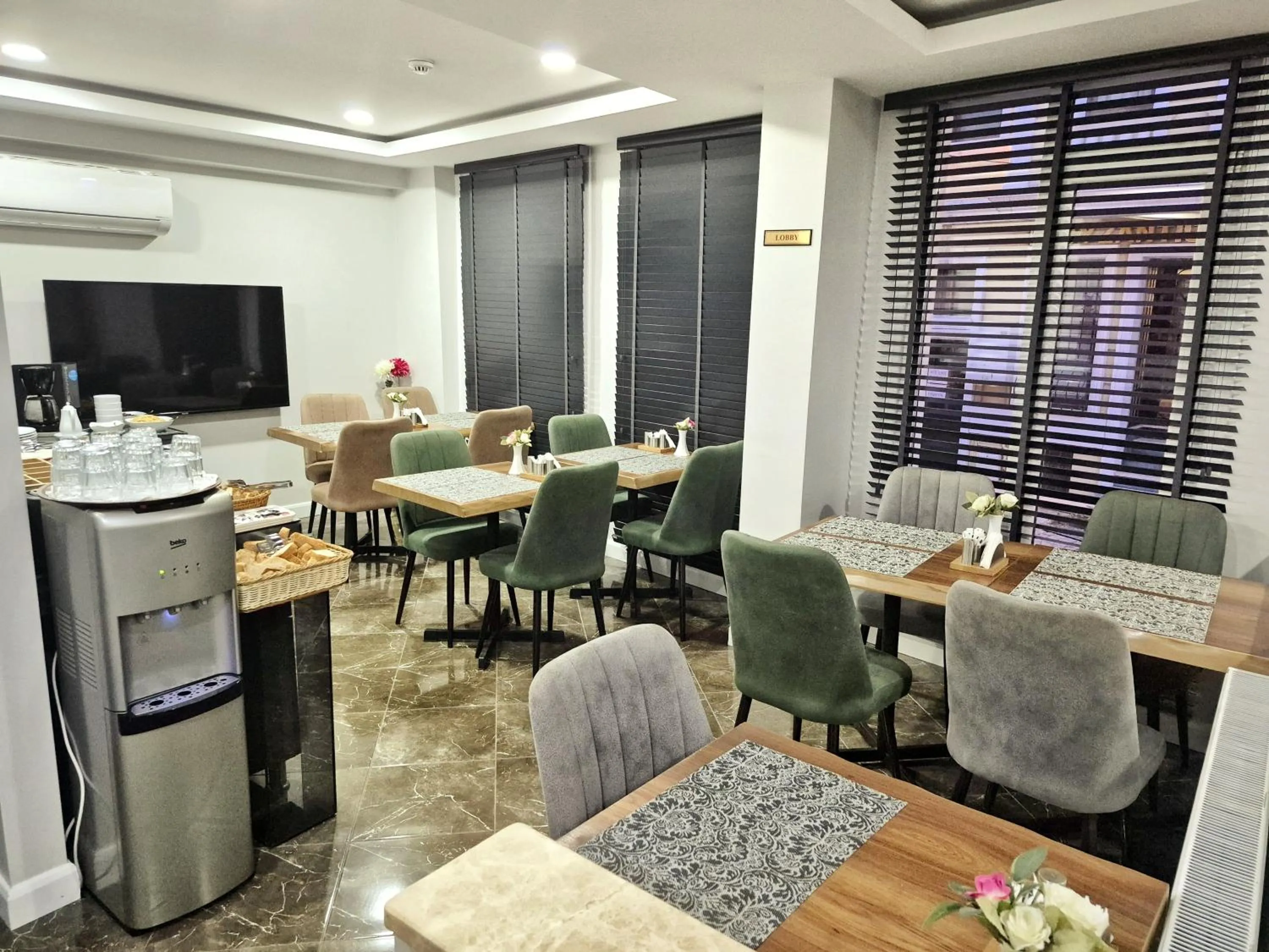 Restaurant/places to eat in Cape Palace Hotel