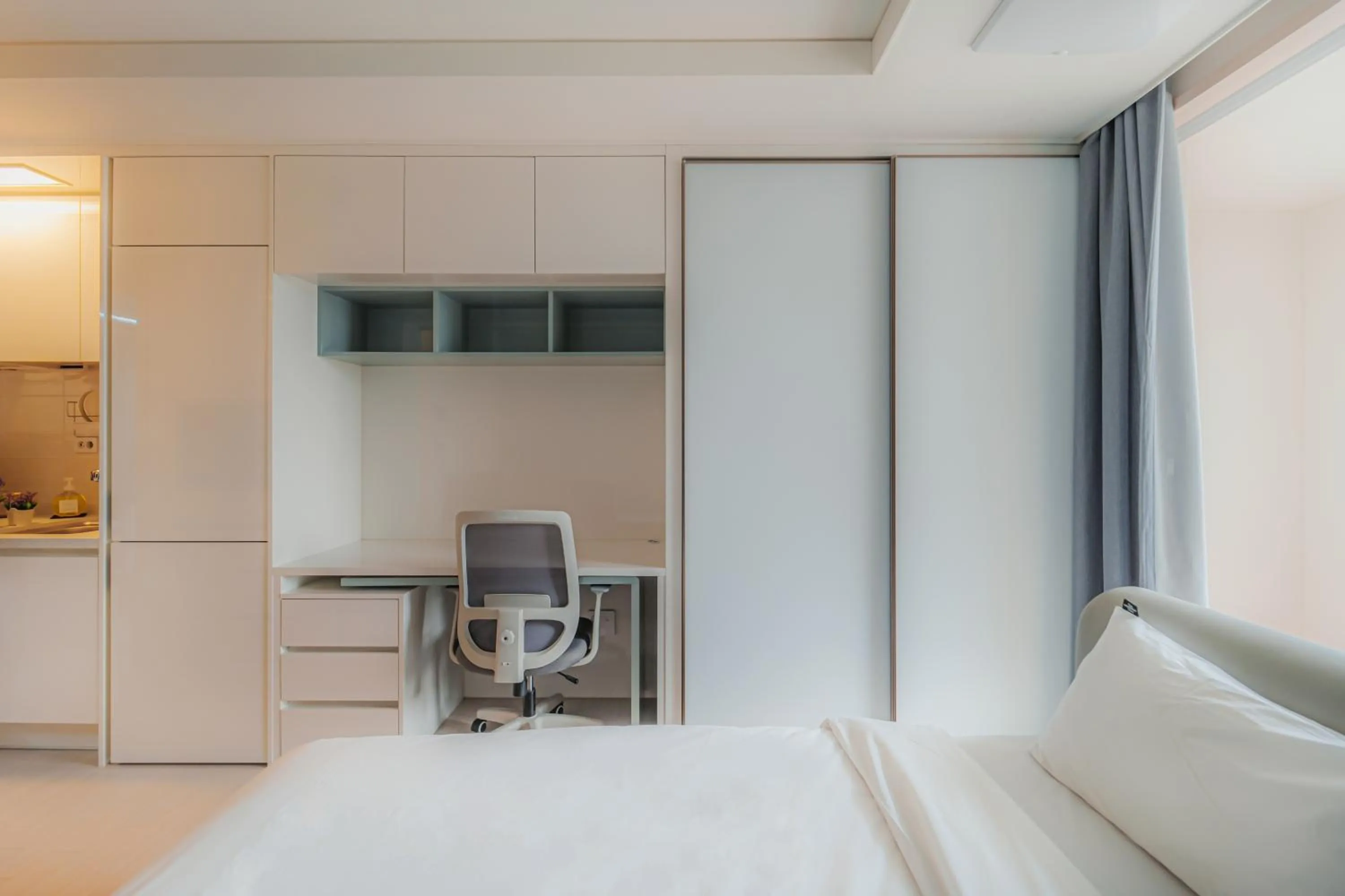 Photo of the whole room, Bed in The November Stay In landmark