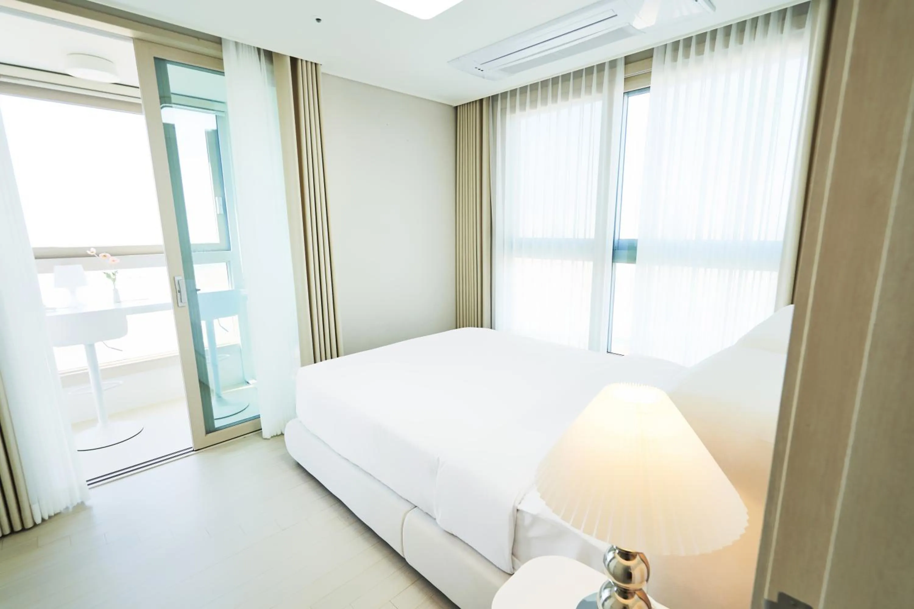 Bedroom, Bed in The November Stay In landmark