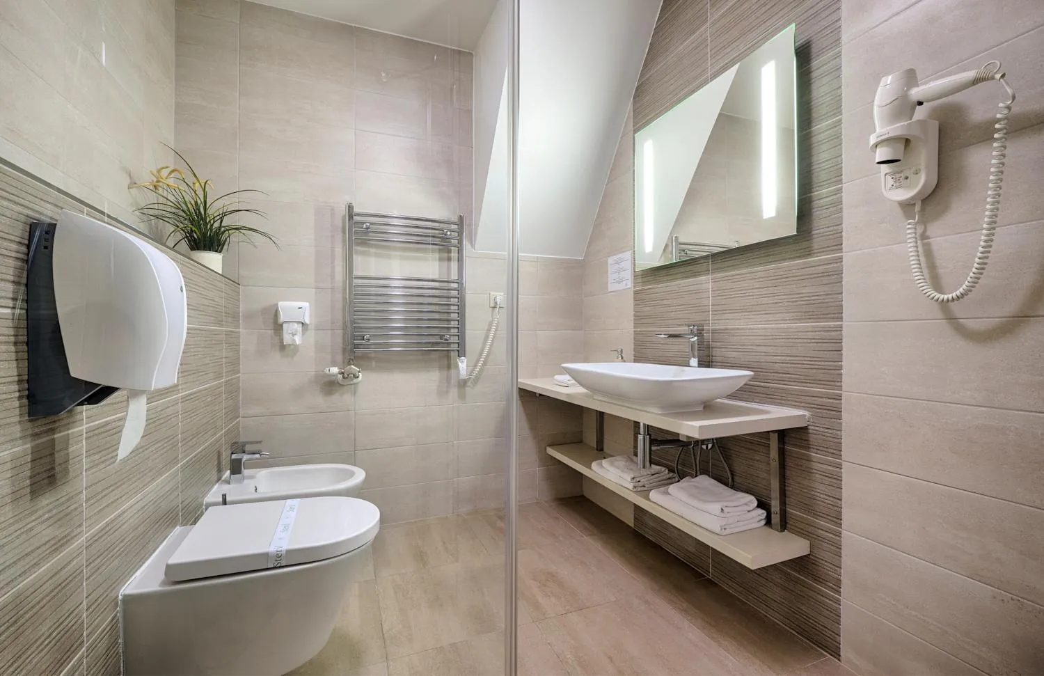 Shower in Hotel Kiss