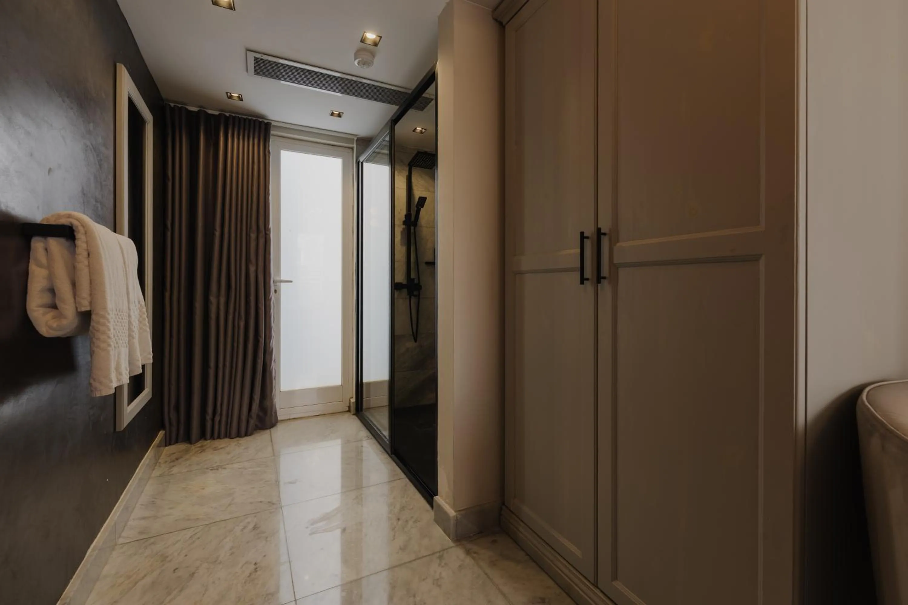 wardrobe in Casa Reale Boutique Hotel