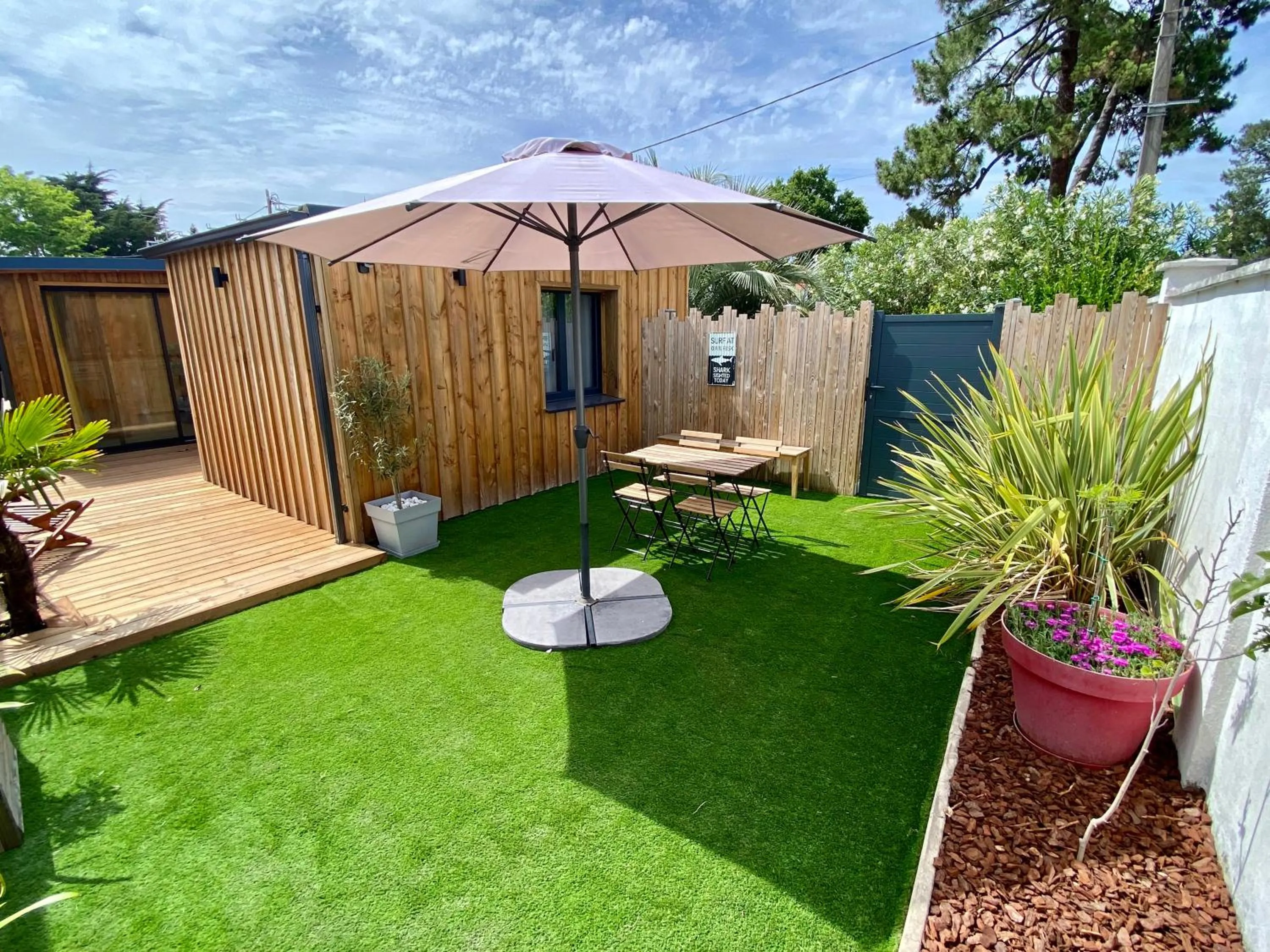 Garden in Oustal Magnolia