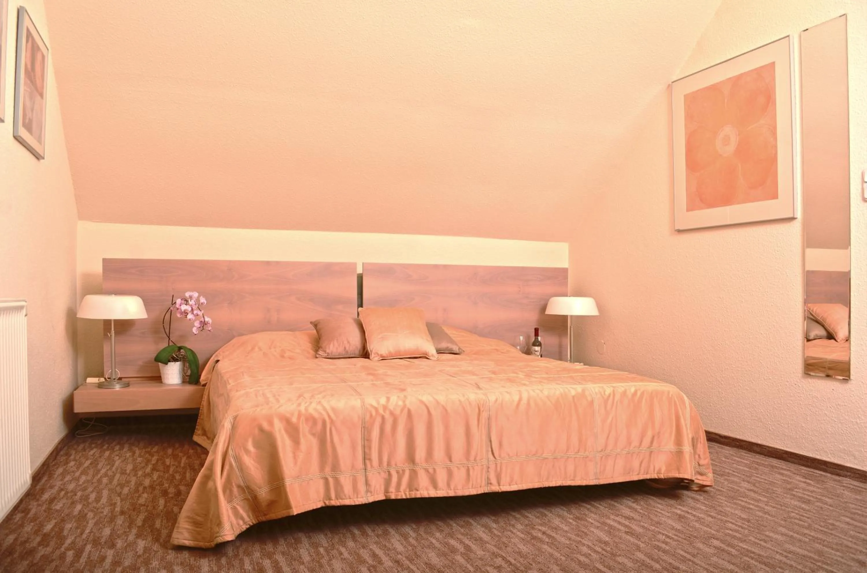 Bed in Airport Glossel Panzió