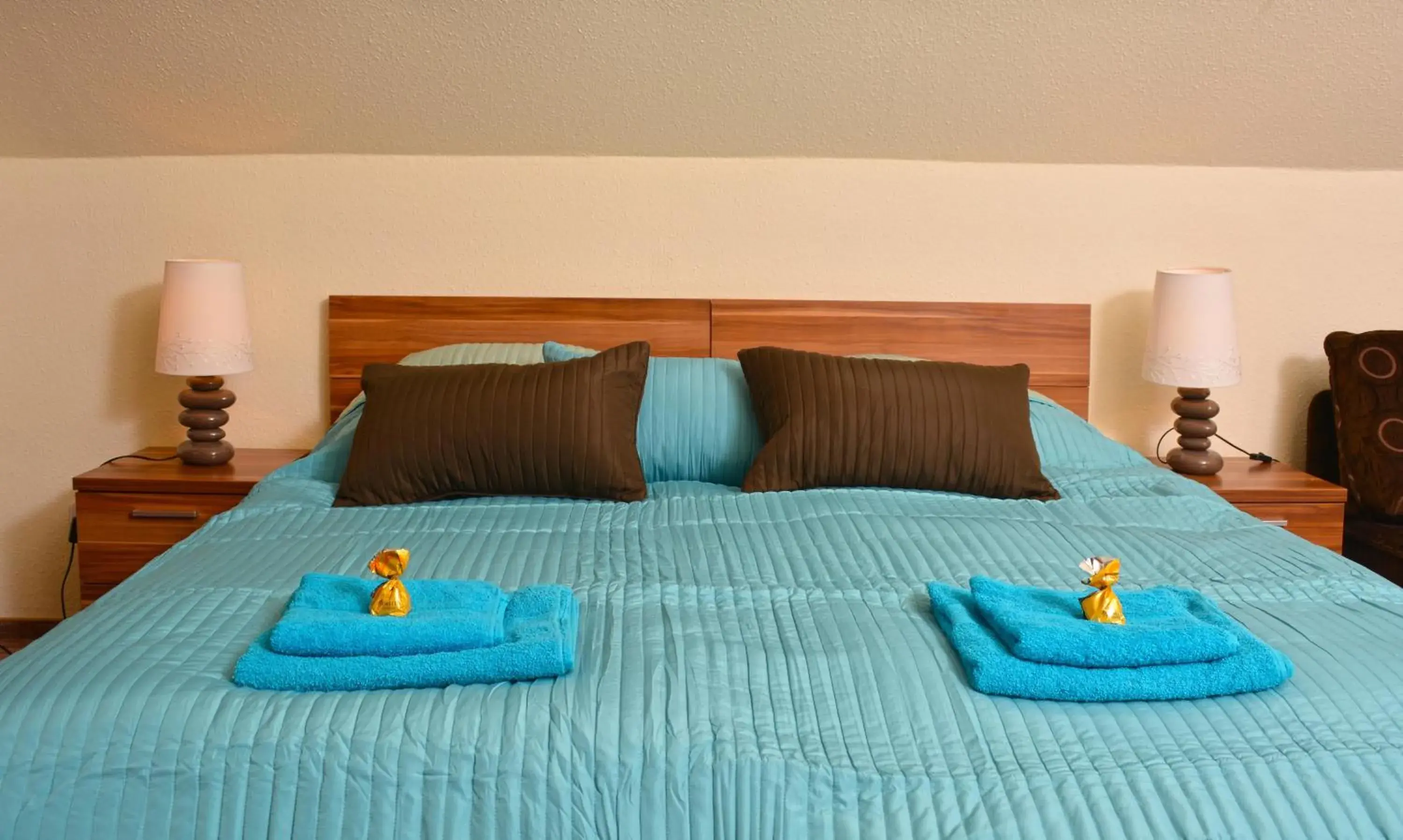 Family Room with Balcony in Airport Glossel Panzió Family Room with Balcony in Airport Glossel Panzió