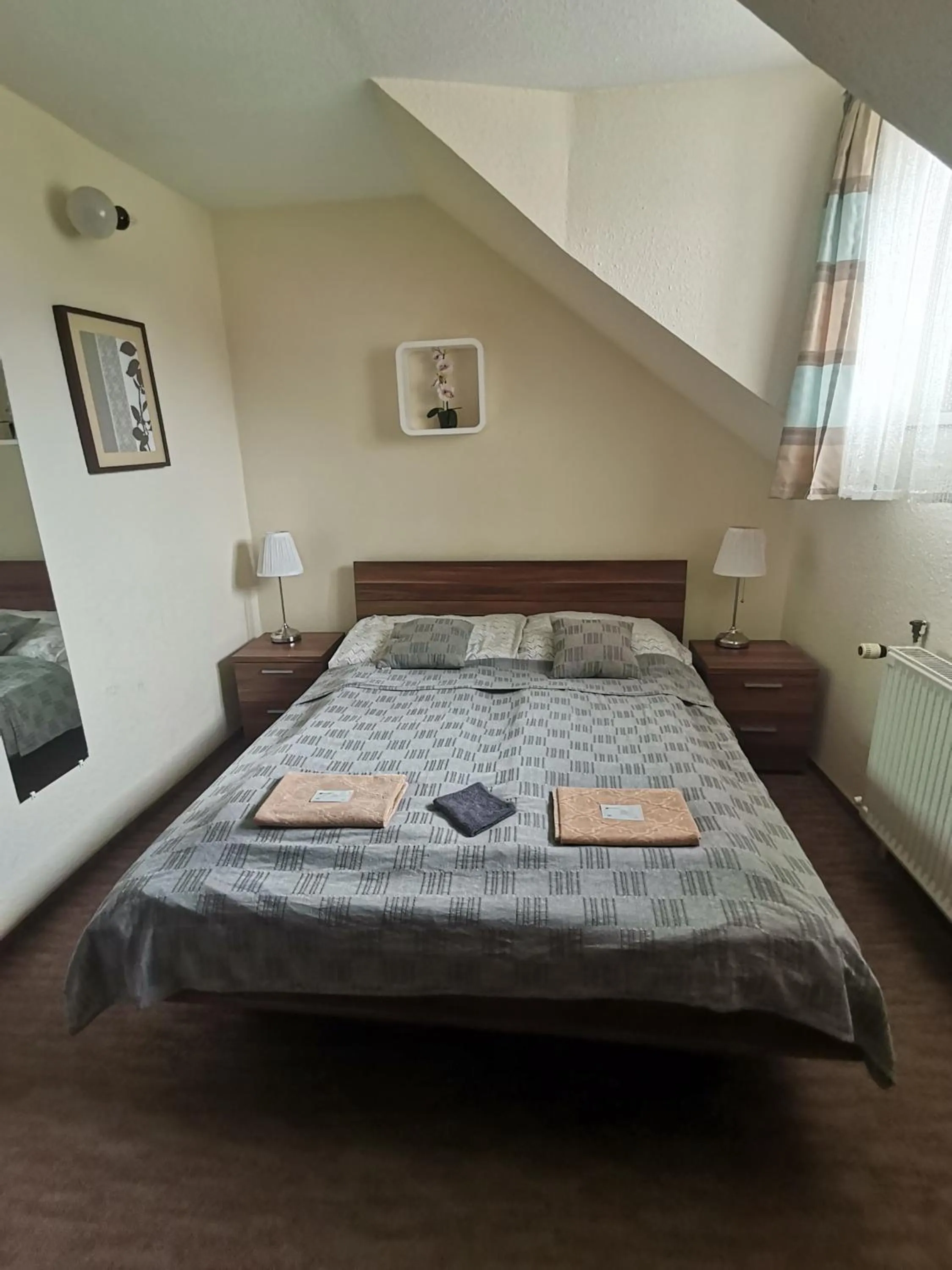 Bed in Airport Glossel Panzió