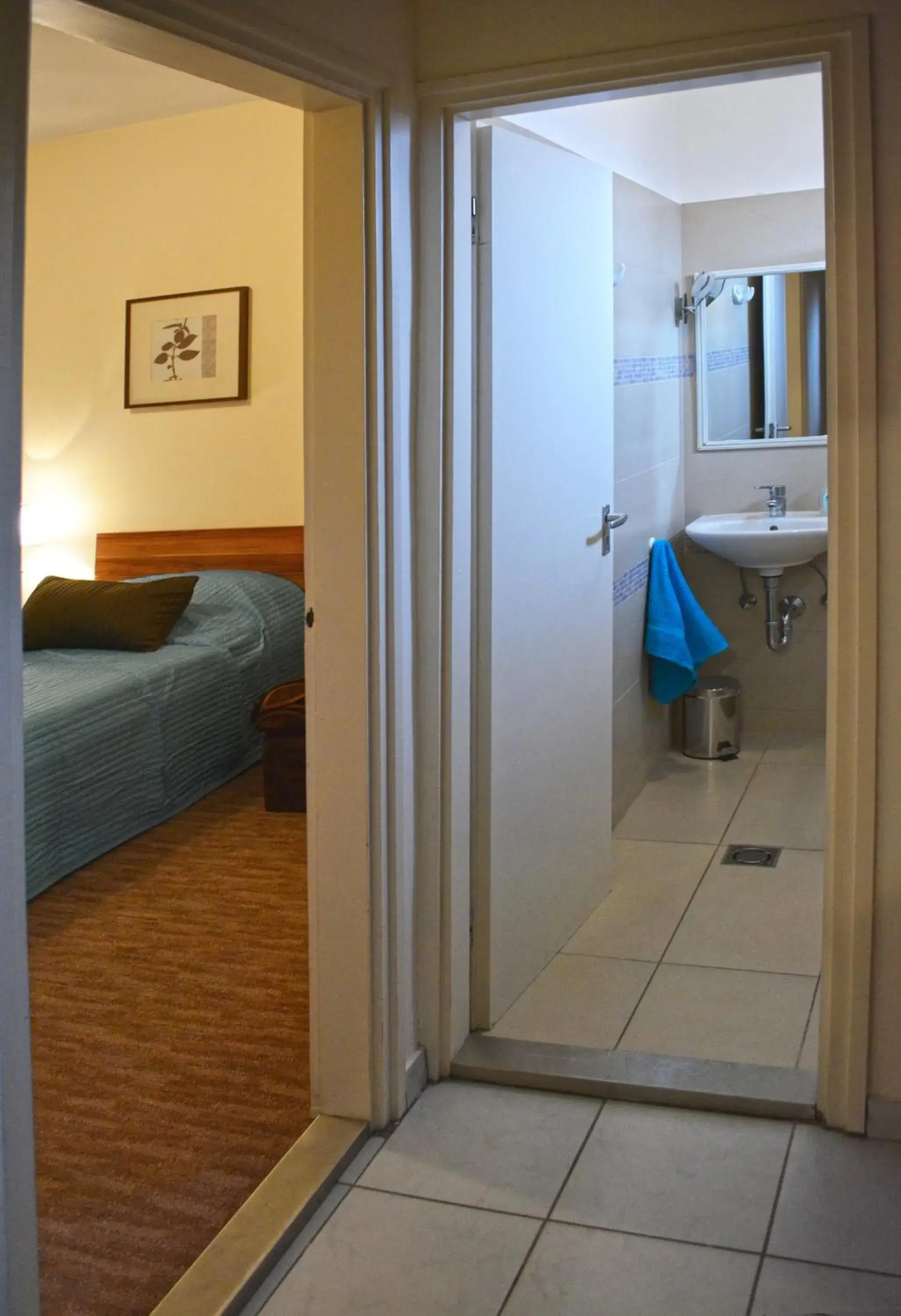 Triple Room with Terrace in Airport Glossel Panzió Triple Room with Terrace in Airport Glossel Panzió