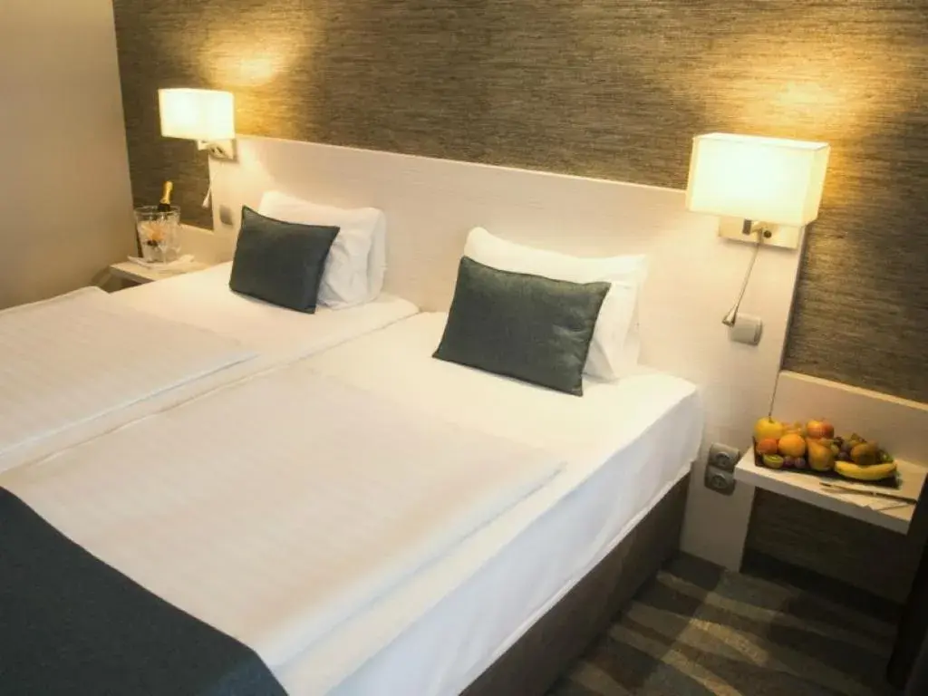 Superior room with disability access - single occupancy in Hotel Azur Siofok Superior room with disability access - single occupancy in Hotel Azur Siofok