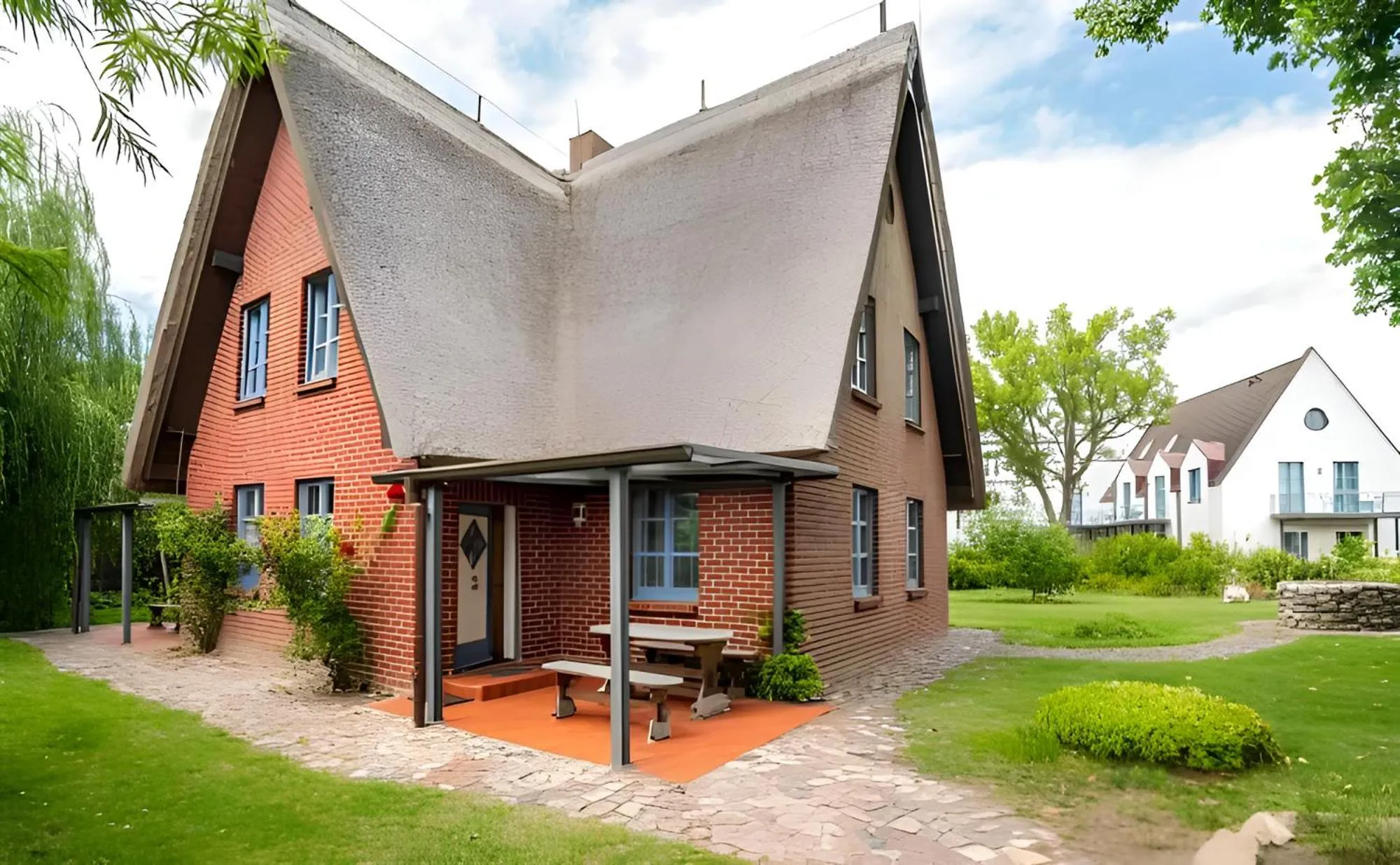 Facade/entrance in Hotel Rügenschmiede vis a vis Hiddensee