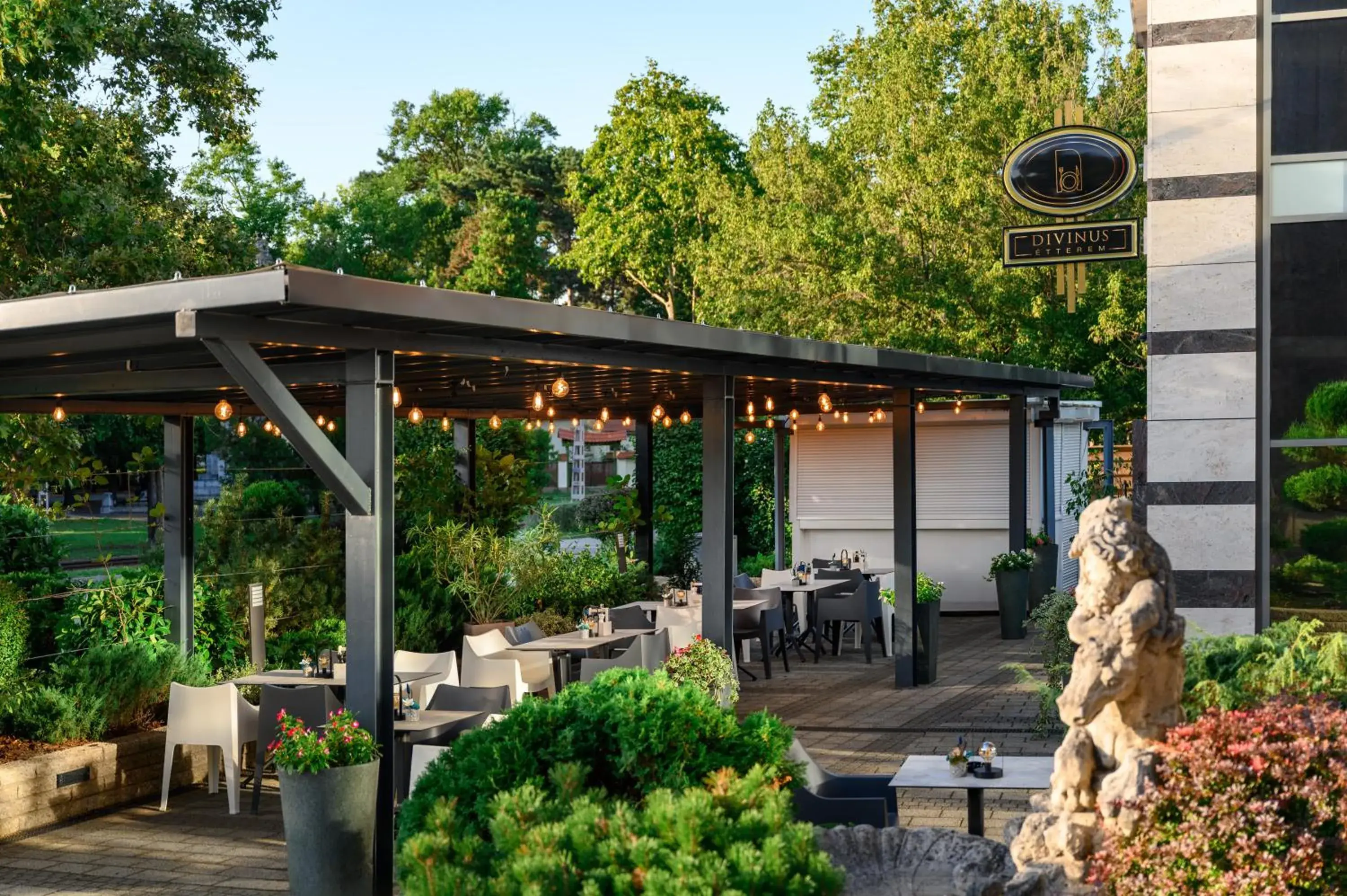 Property building in Hotel Divinus Property building in Hotel Divinus