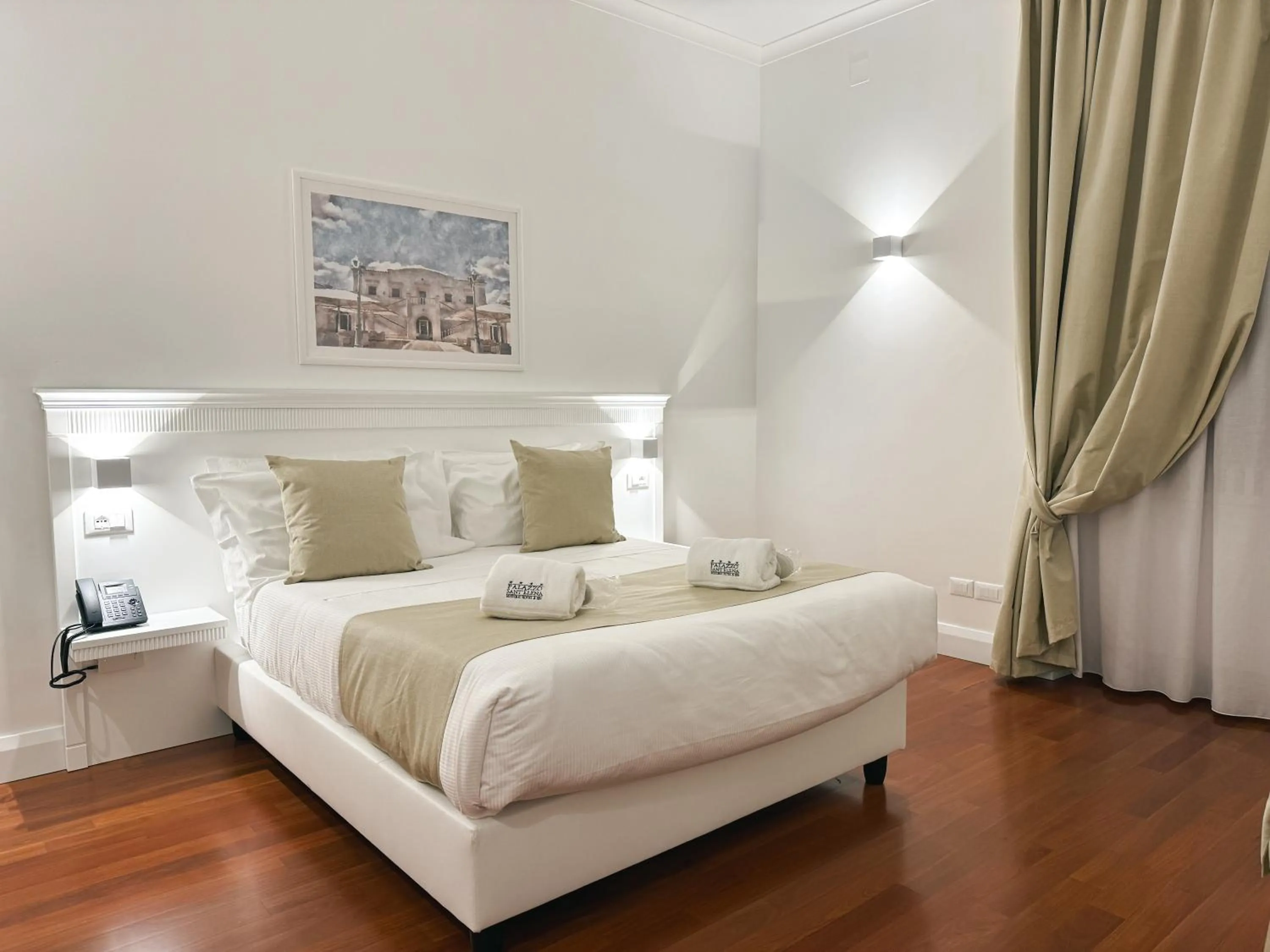 Bed in Palazzo Sant'Elena Historic Hotel