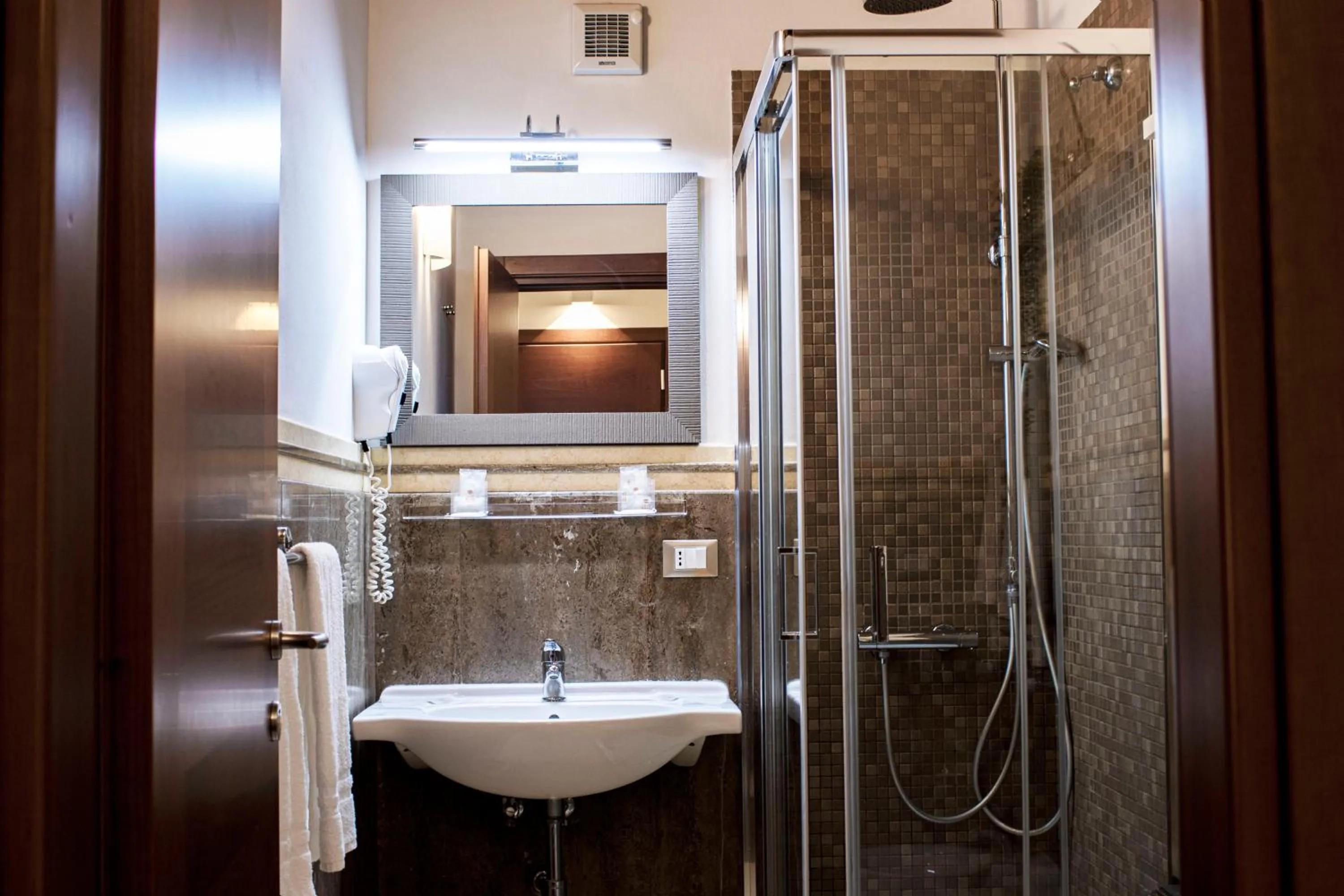 Bathroom in Palazzo Sant'Elena Historic Hotel