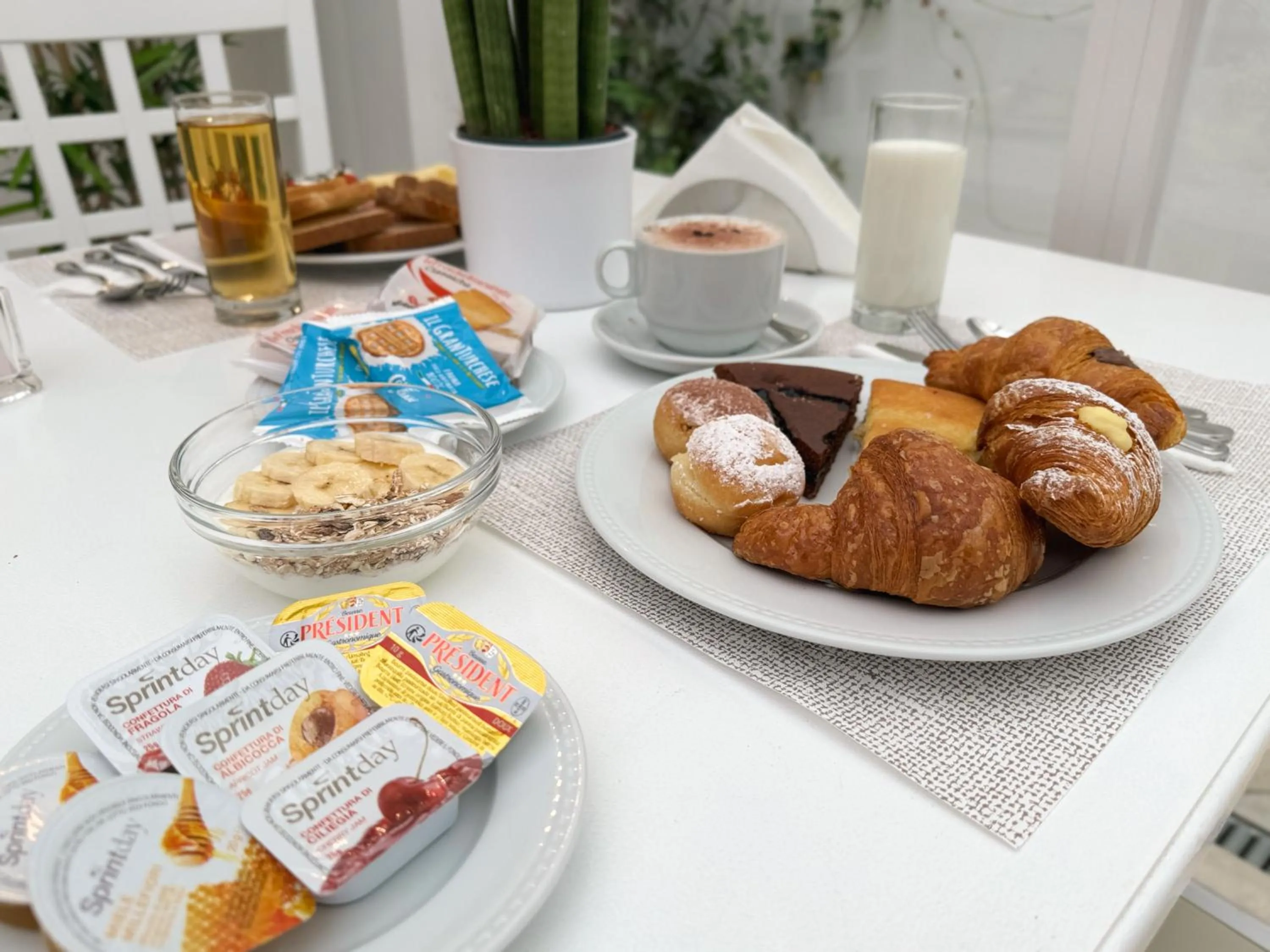 Breakfast in Palazzo Sant'Elena Historic Hotel