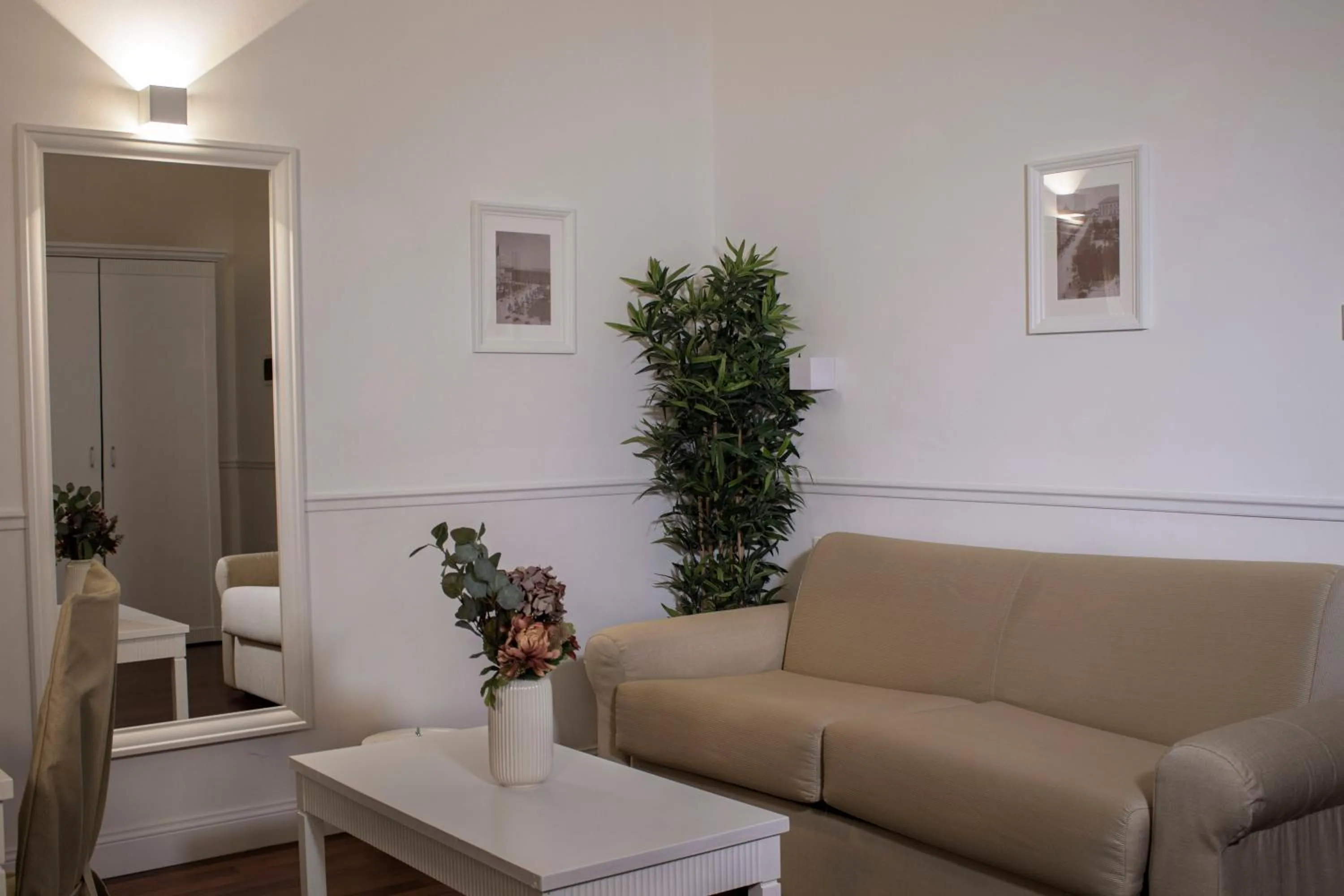Living room in Palazzo Sant'Elena Historic Hotel