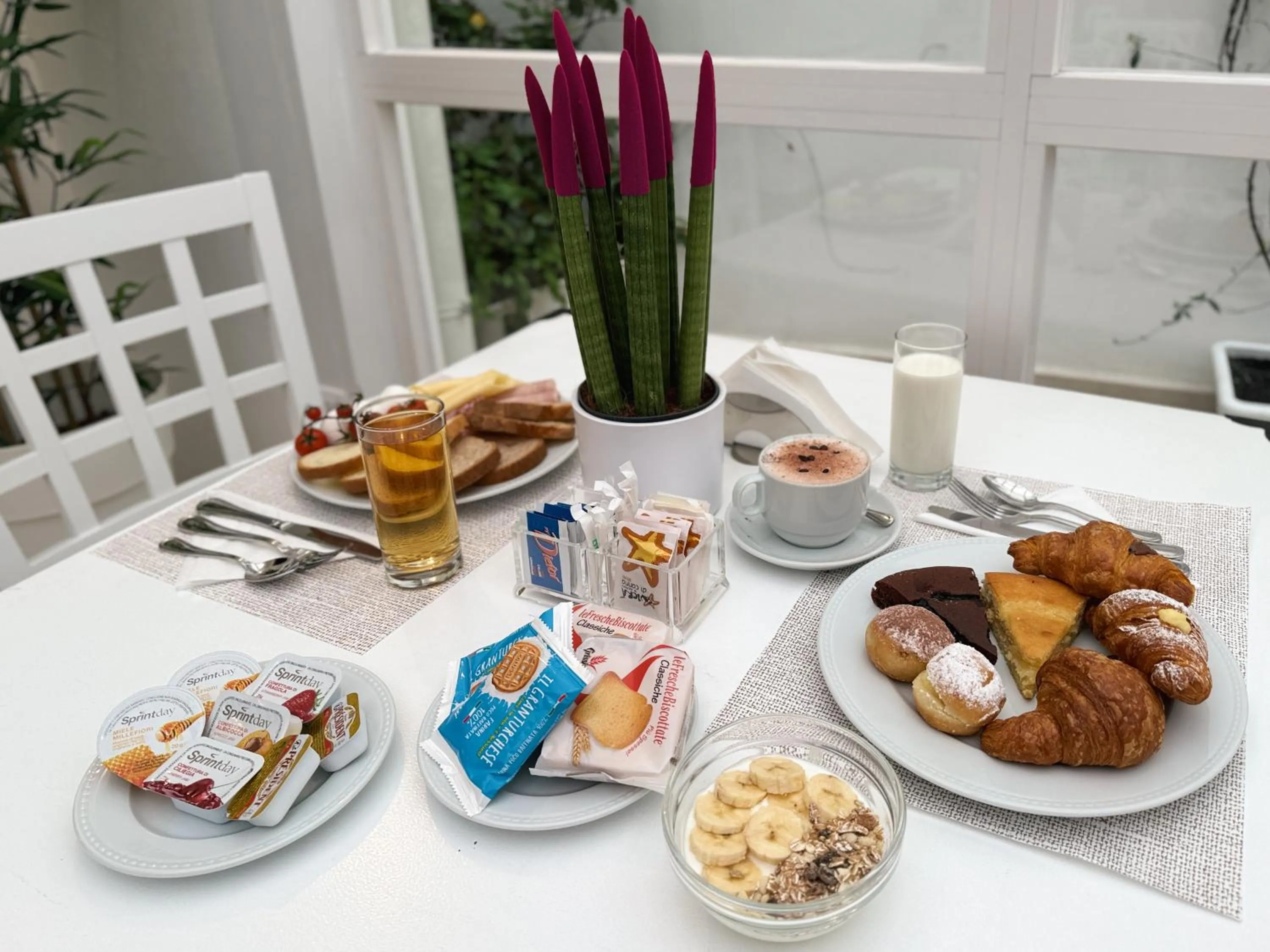 Breakfast in Palazzo Sant'Elena Historic Hotel