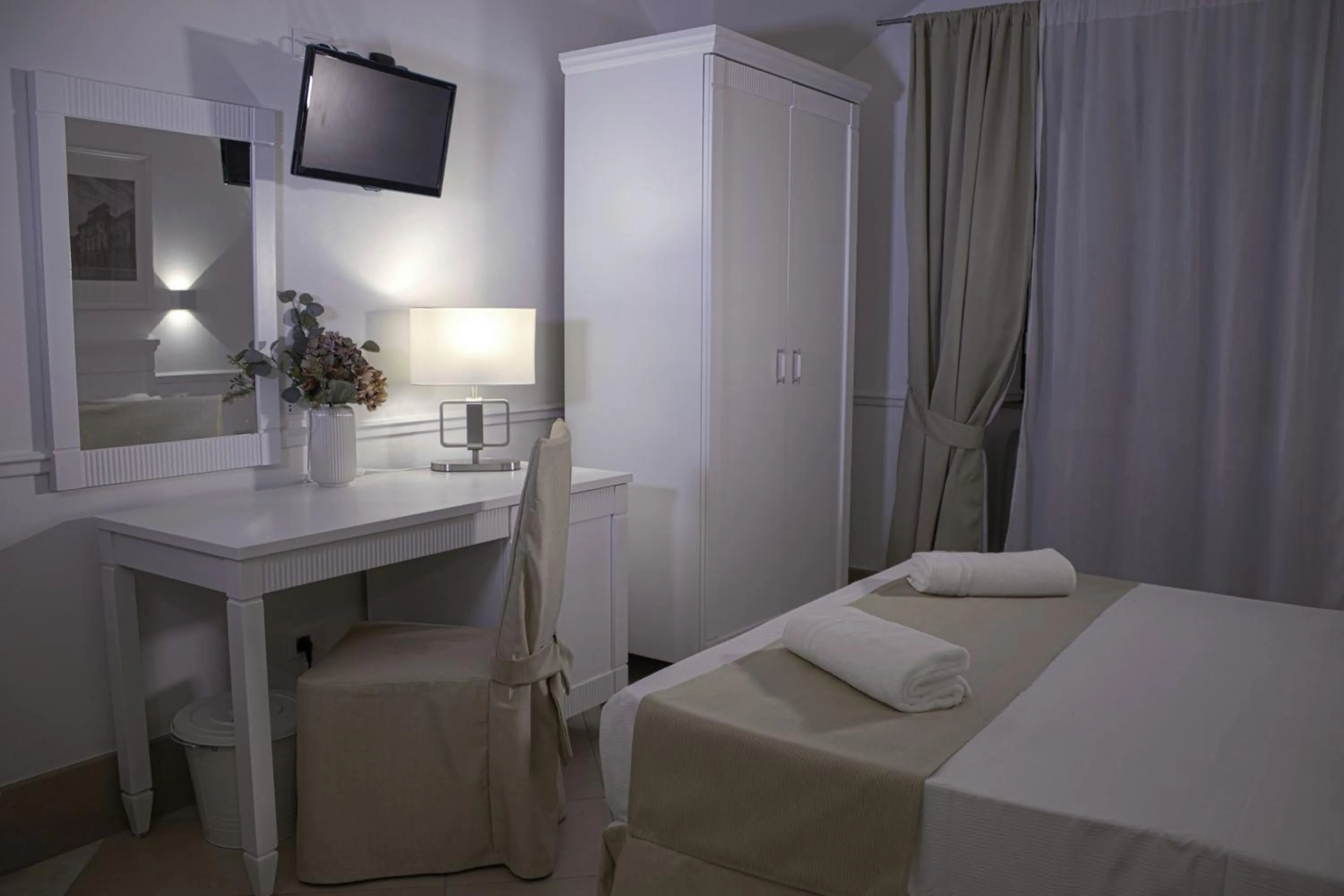 Bedroom, Bed in Palazzo Sant'Elena Historic Hotel